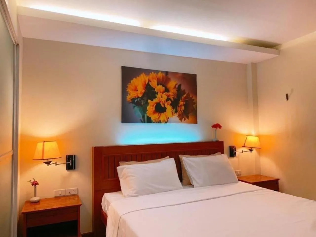 Photo of the whole room, Bed in Patong Terrace Hotel