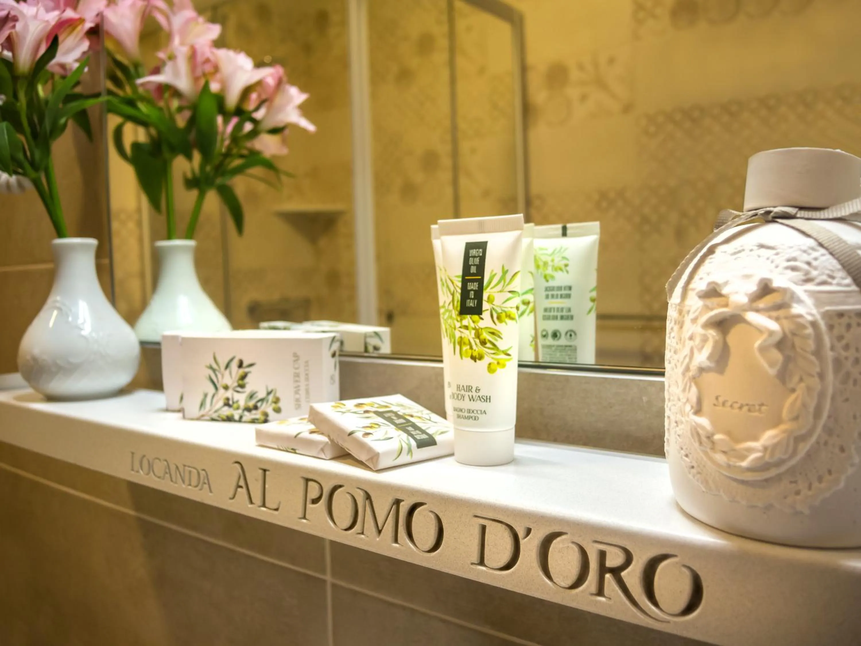 Bathroom in Hotel Locanda Al Pomo d'Oro