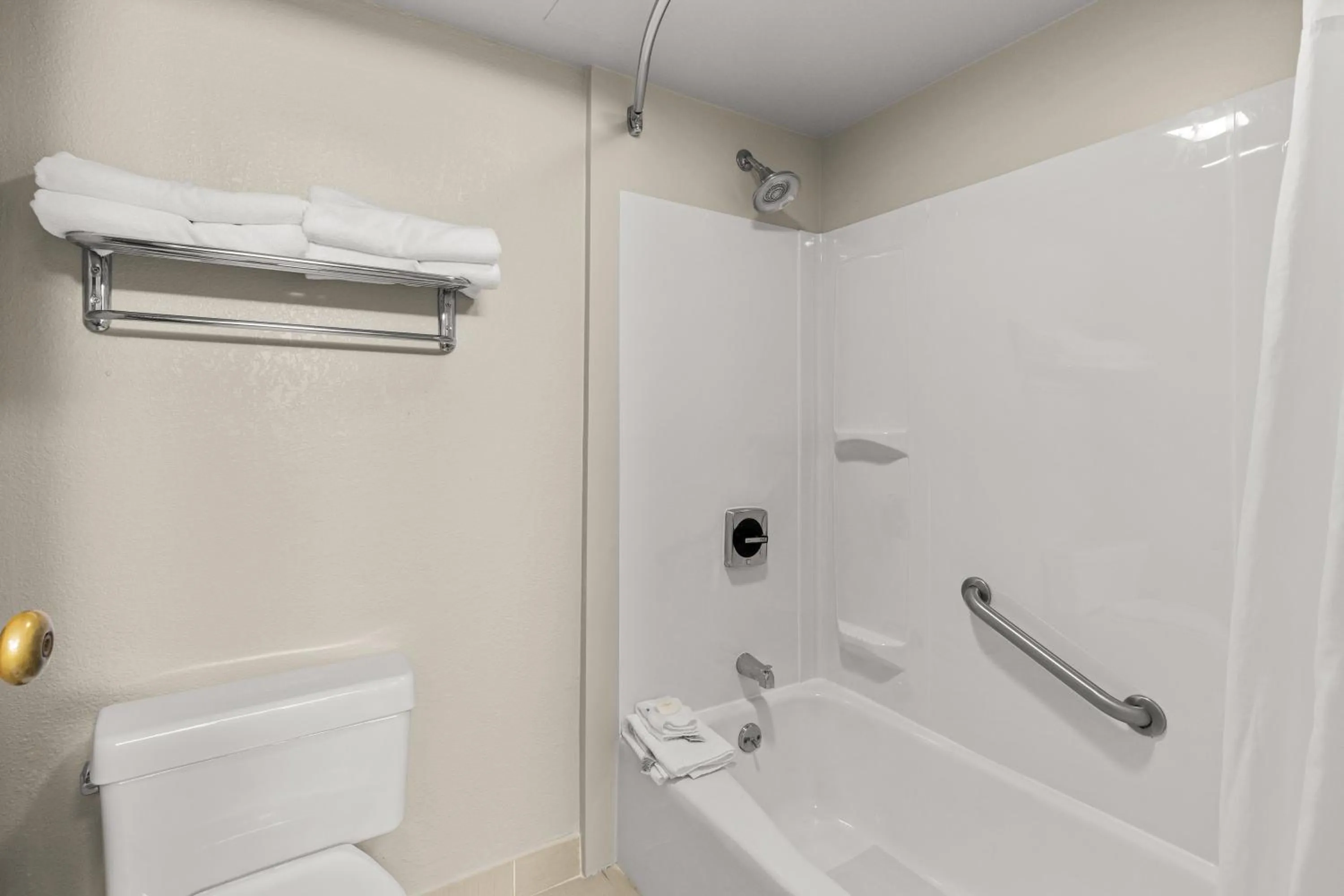 Bathroom in Suburban Studios