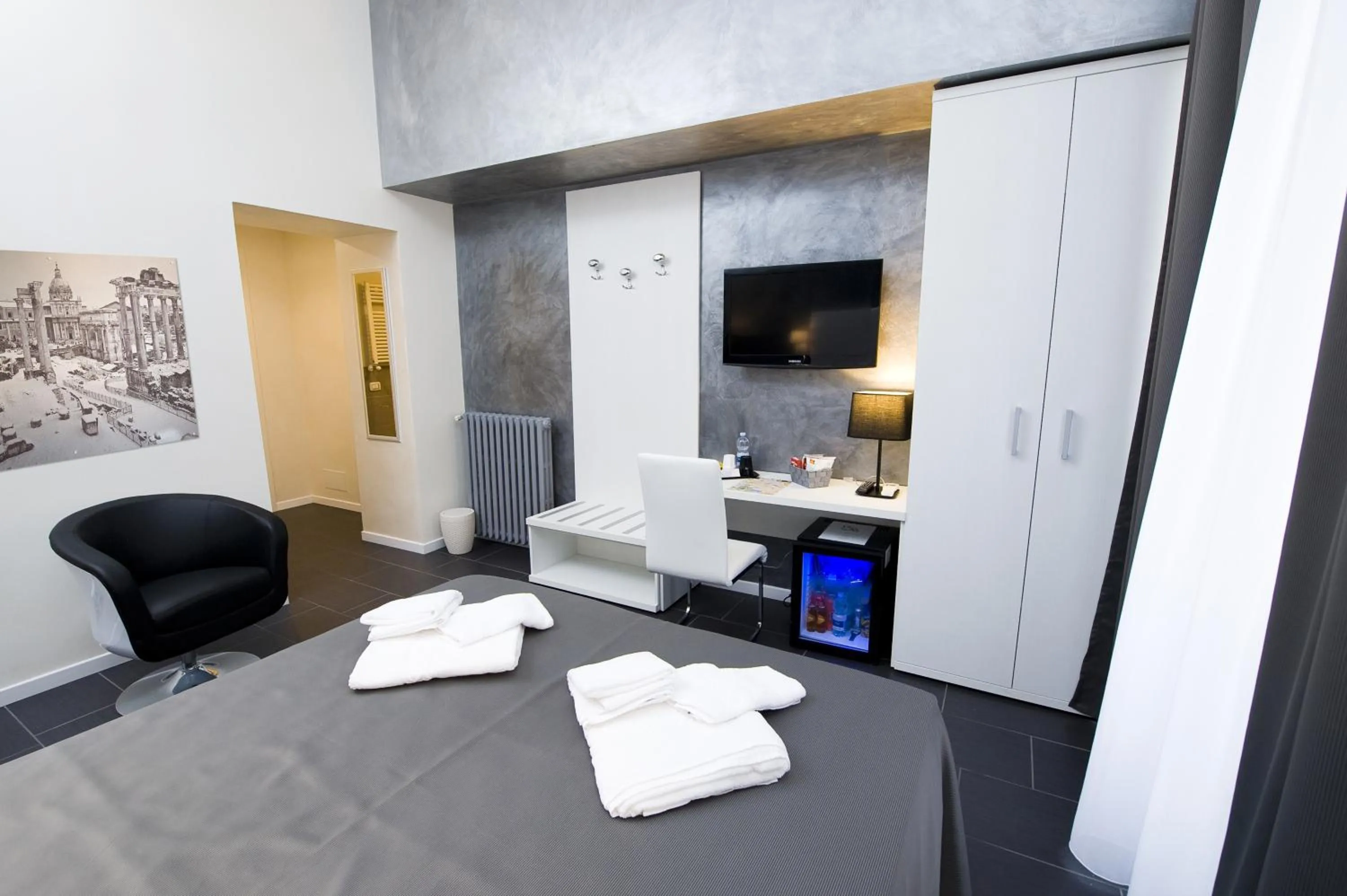 TV and multimedia in Grey&White