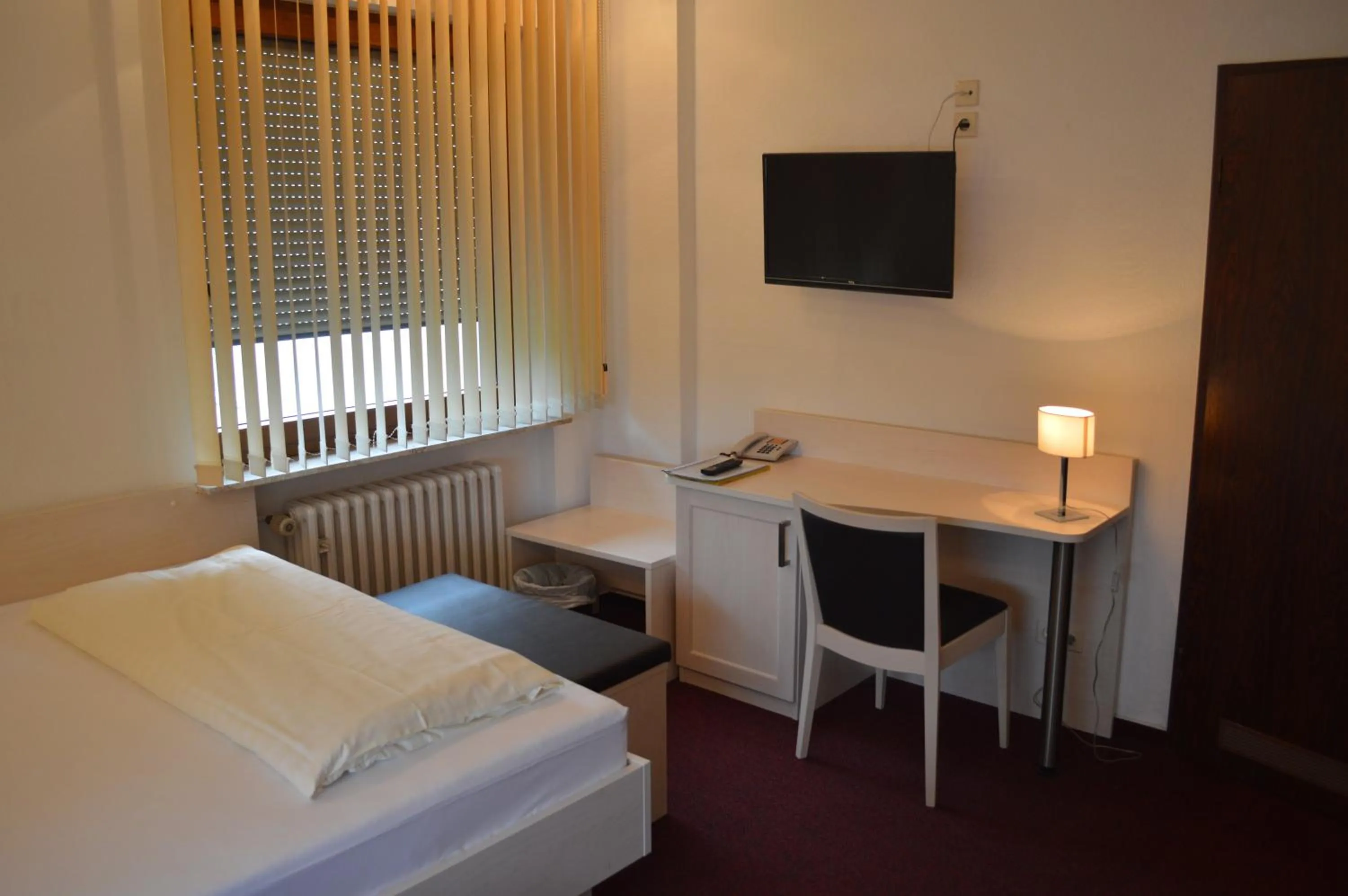 Photo of the whole room, Bed in Hotel Scirocco