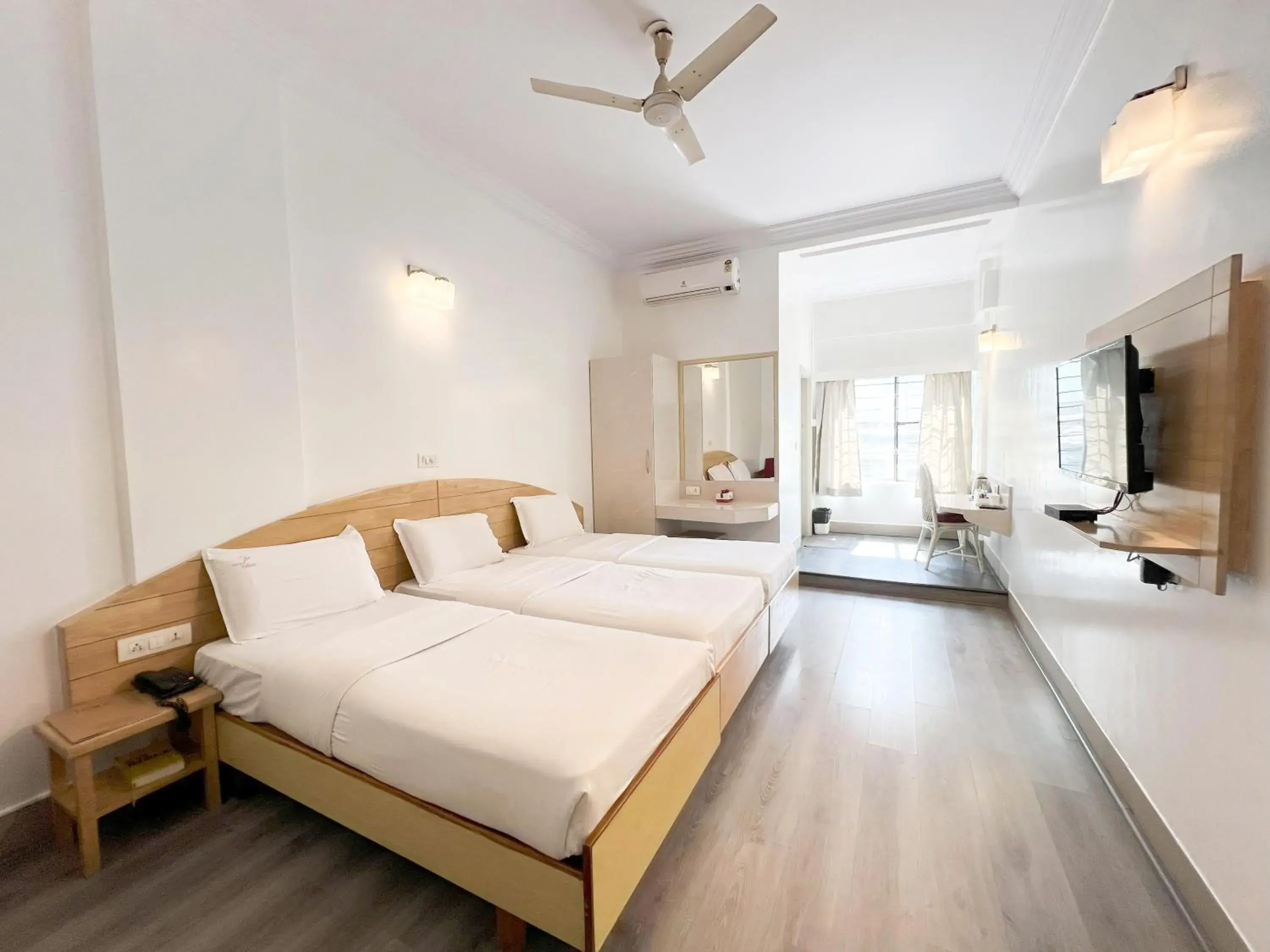 Superior Triple Room in Hotel Vellara Superior Triple Room in Hotel Vellara