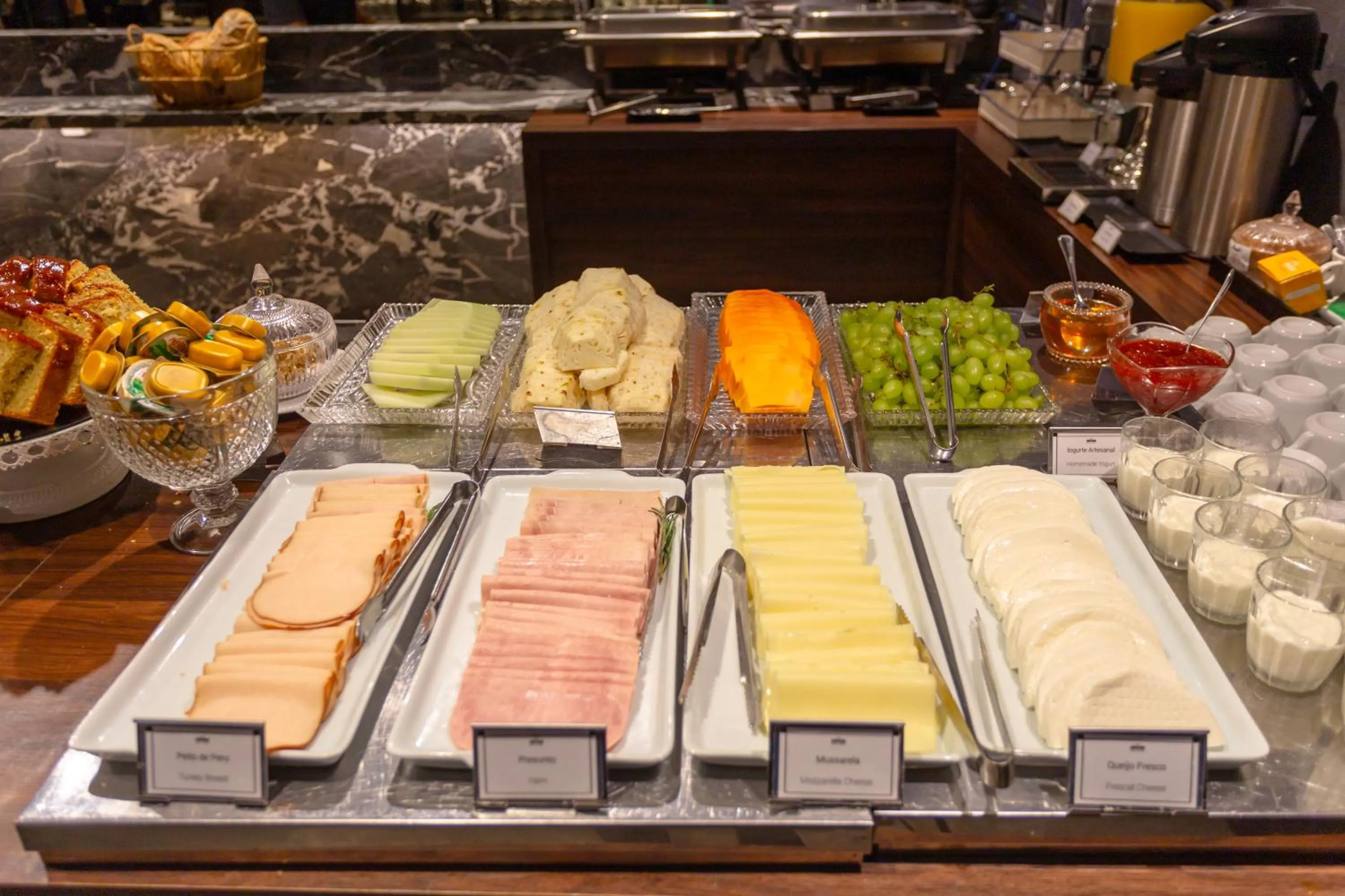 Food and drinks in Iconyc Charlie Ibirapuera Hotel