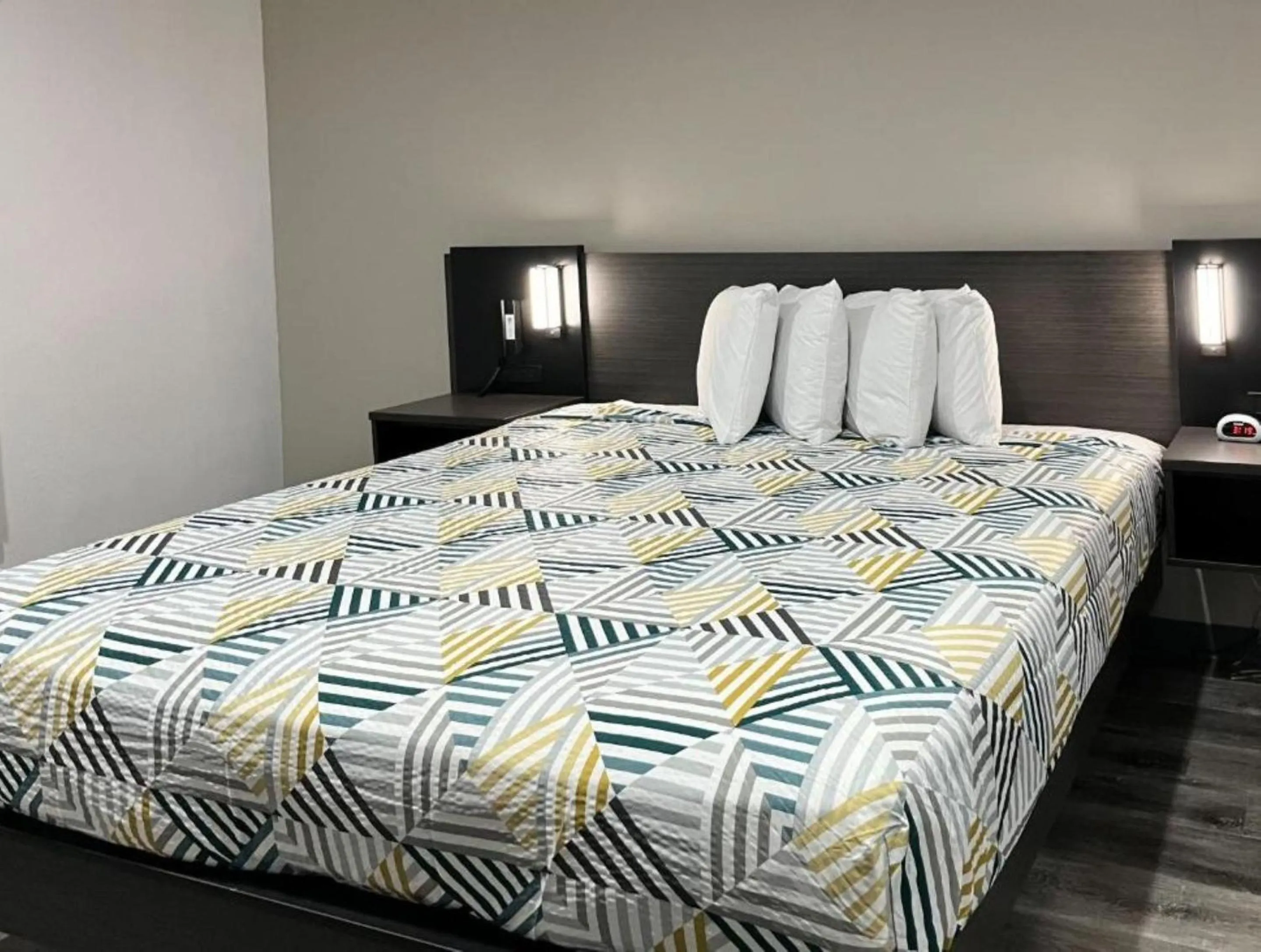 Bedroom, Bed in Studio 6 Katy, TX Energy Corridor