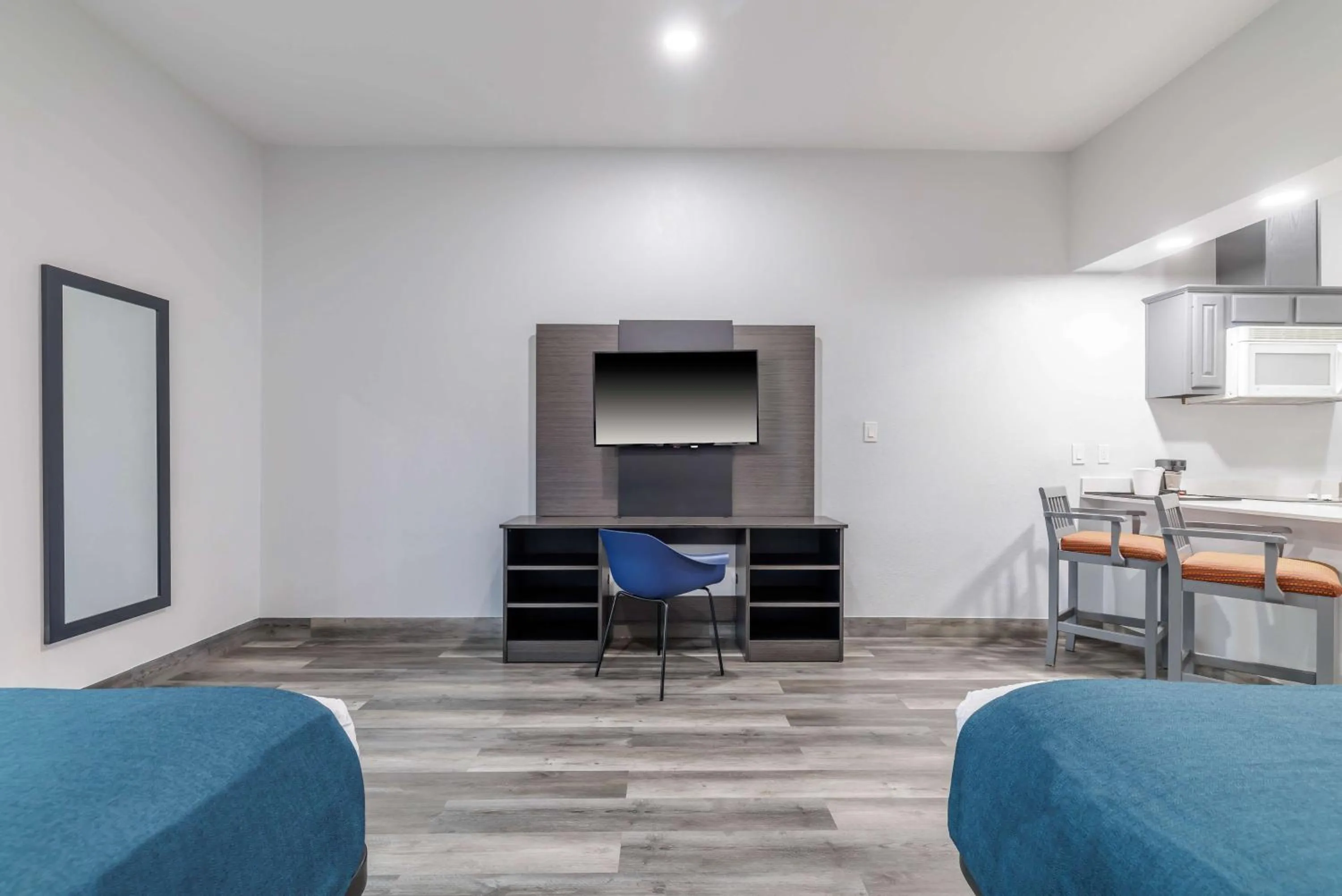 Bedroom in Studio 6 Suites Brenham, TX