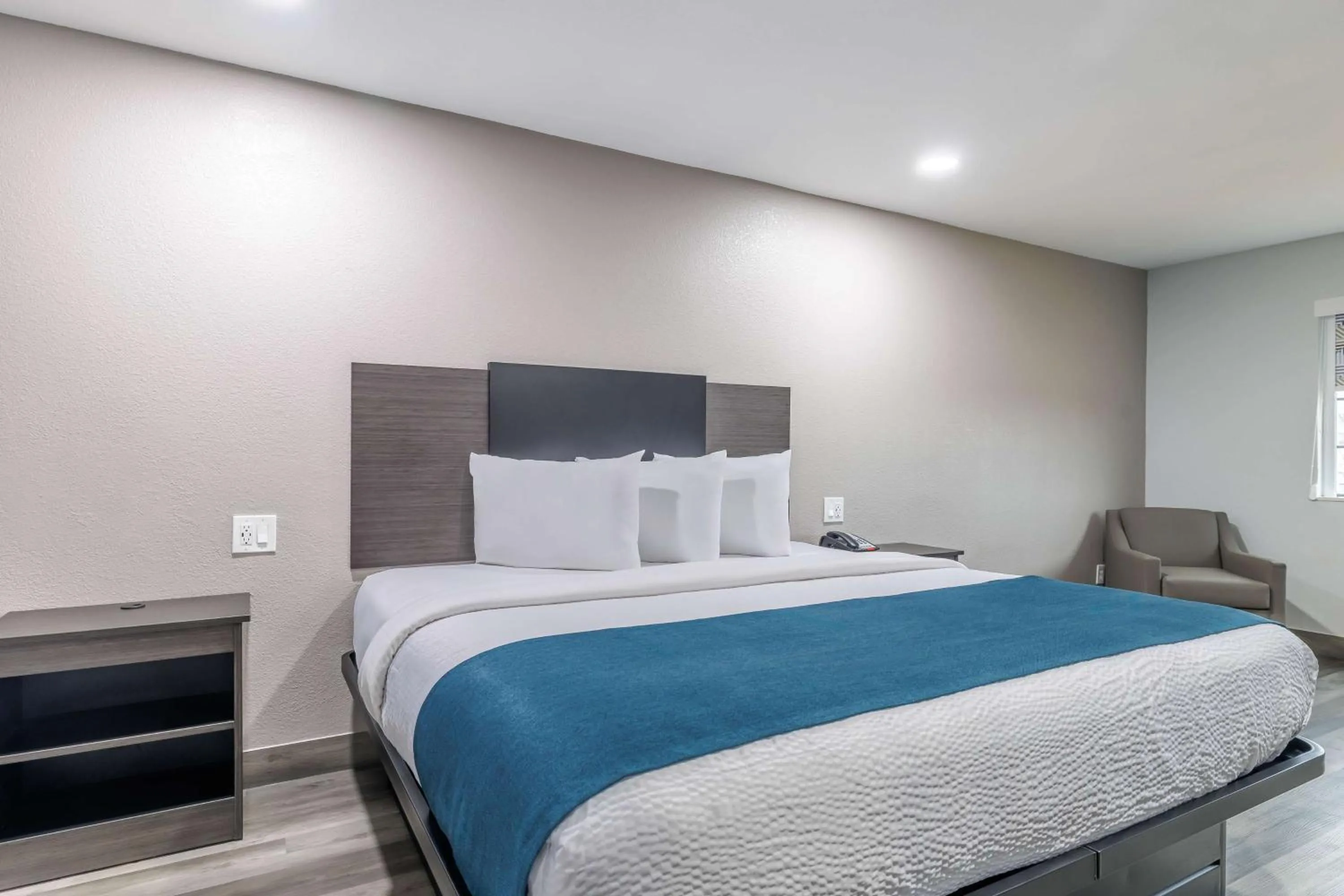 Bedroom, Bed in Studio 6 Suites Brenham, TX