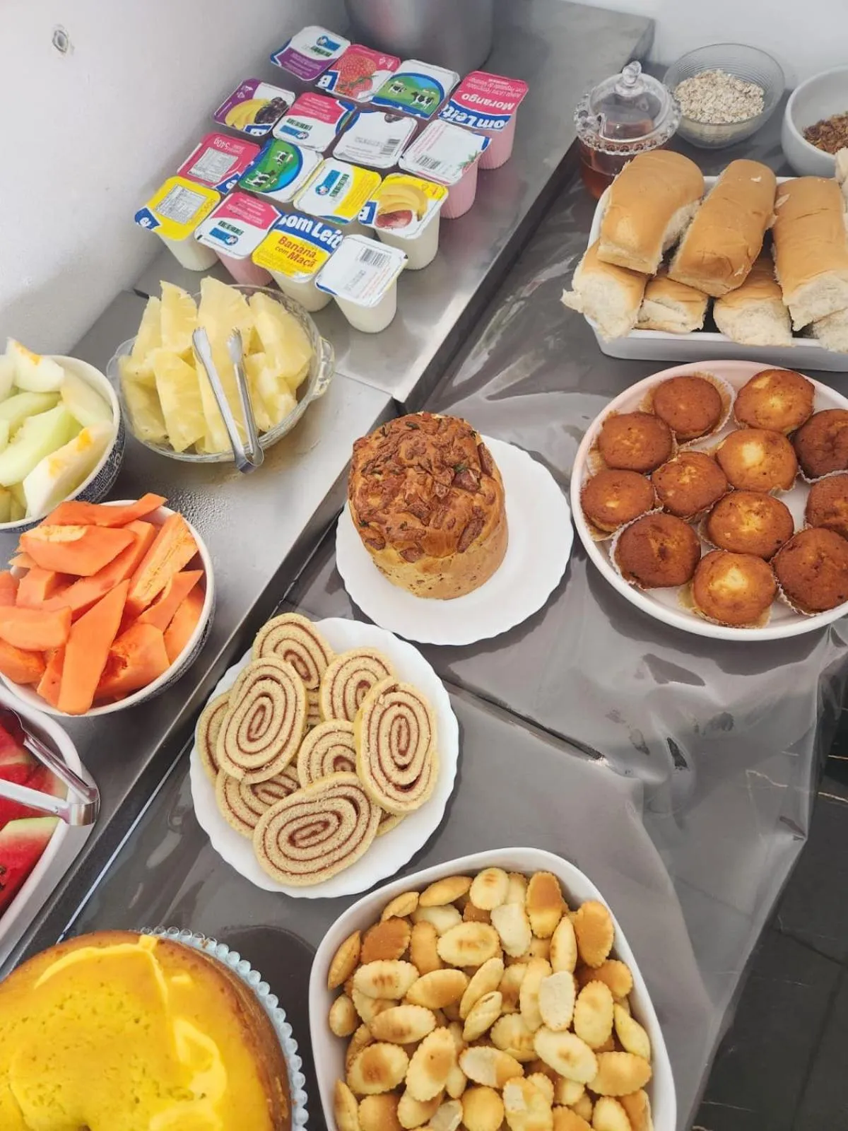 Buffet breakfast in Pousada BOB Suítes