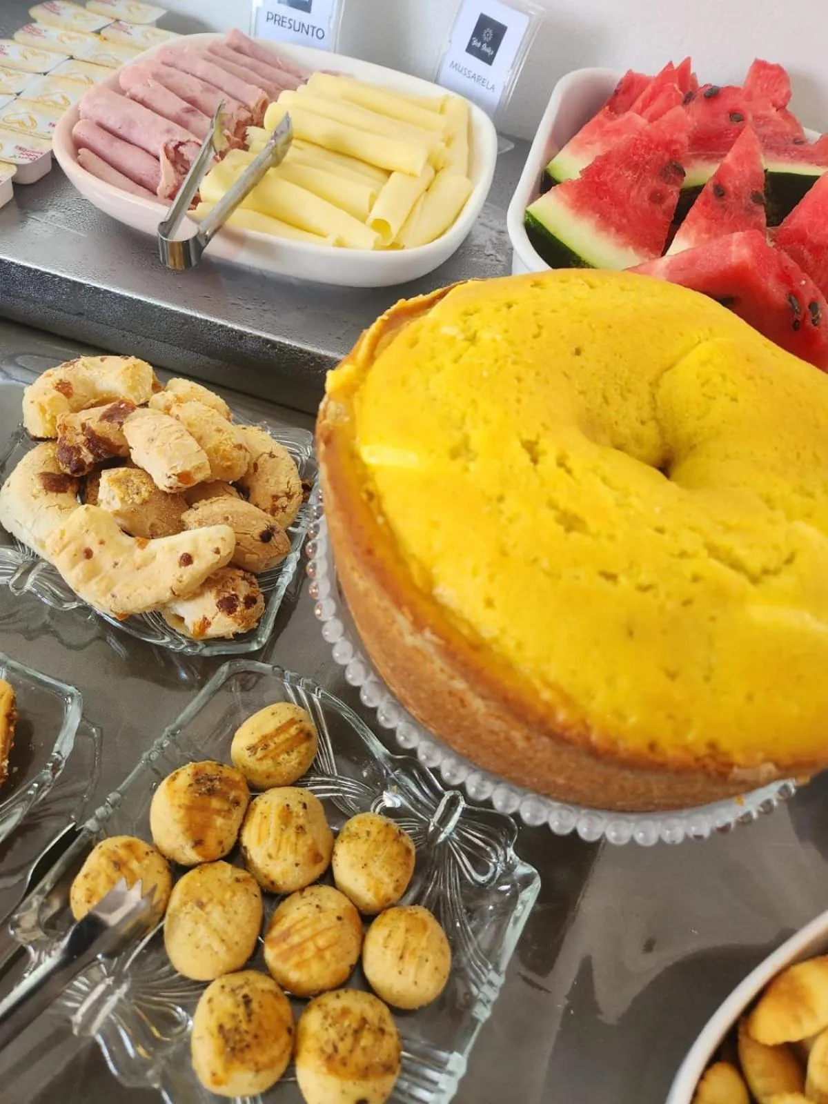 Buffet breakfast in Pousada BOB Suítes