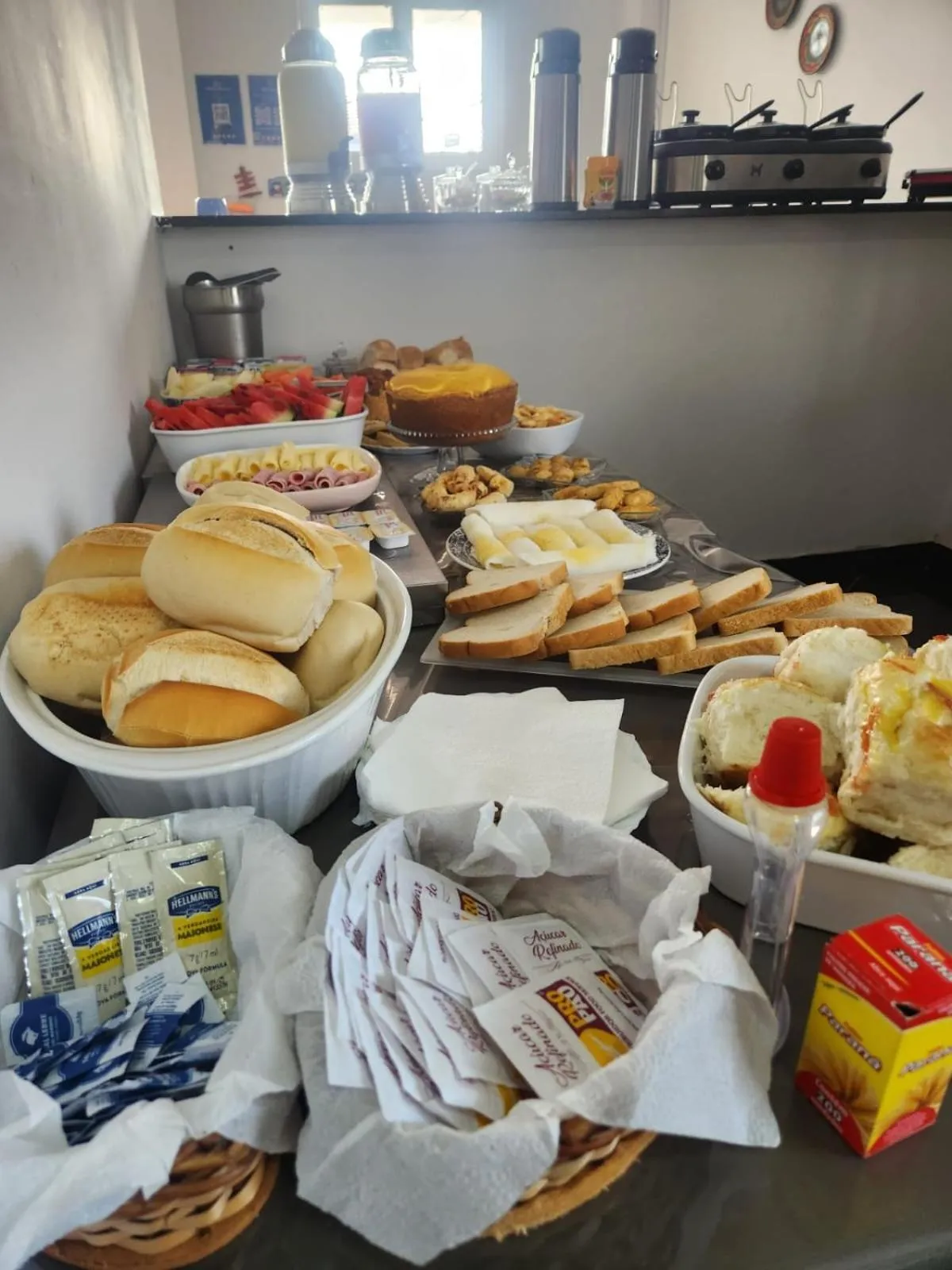 Buffet breakfast in Pousada BOB Suítes