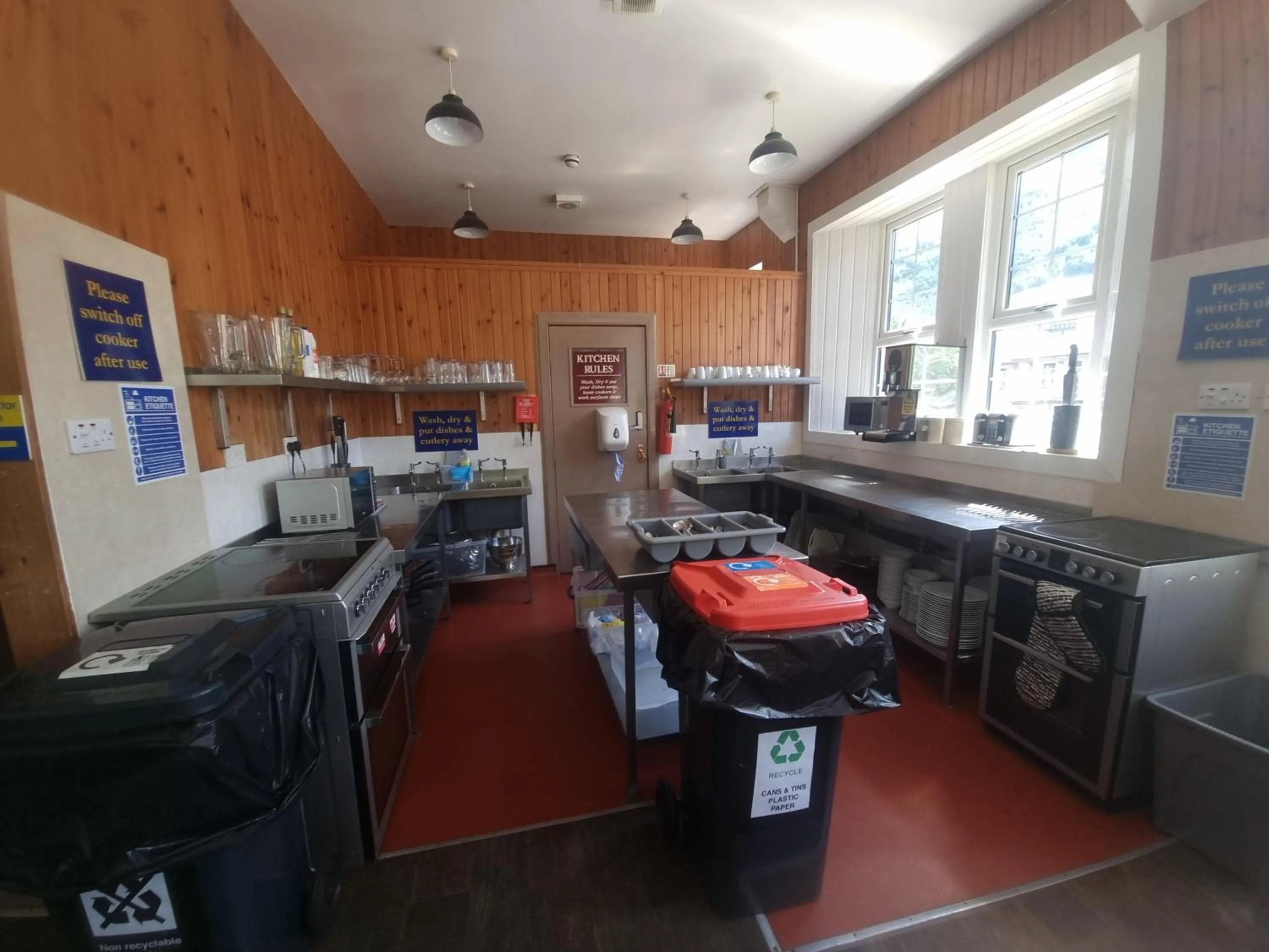 Kitchen or kitchenette in Blackwater Hostel