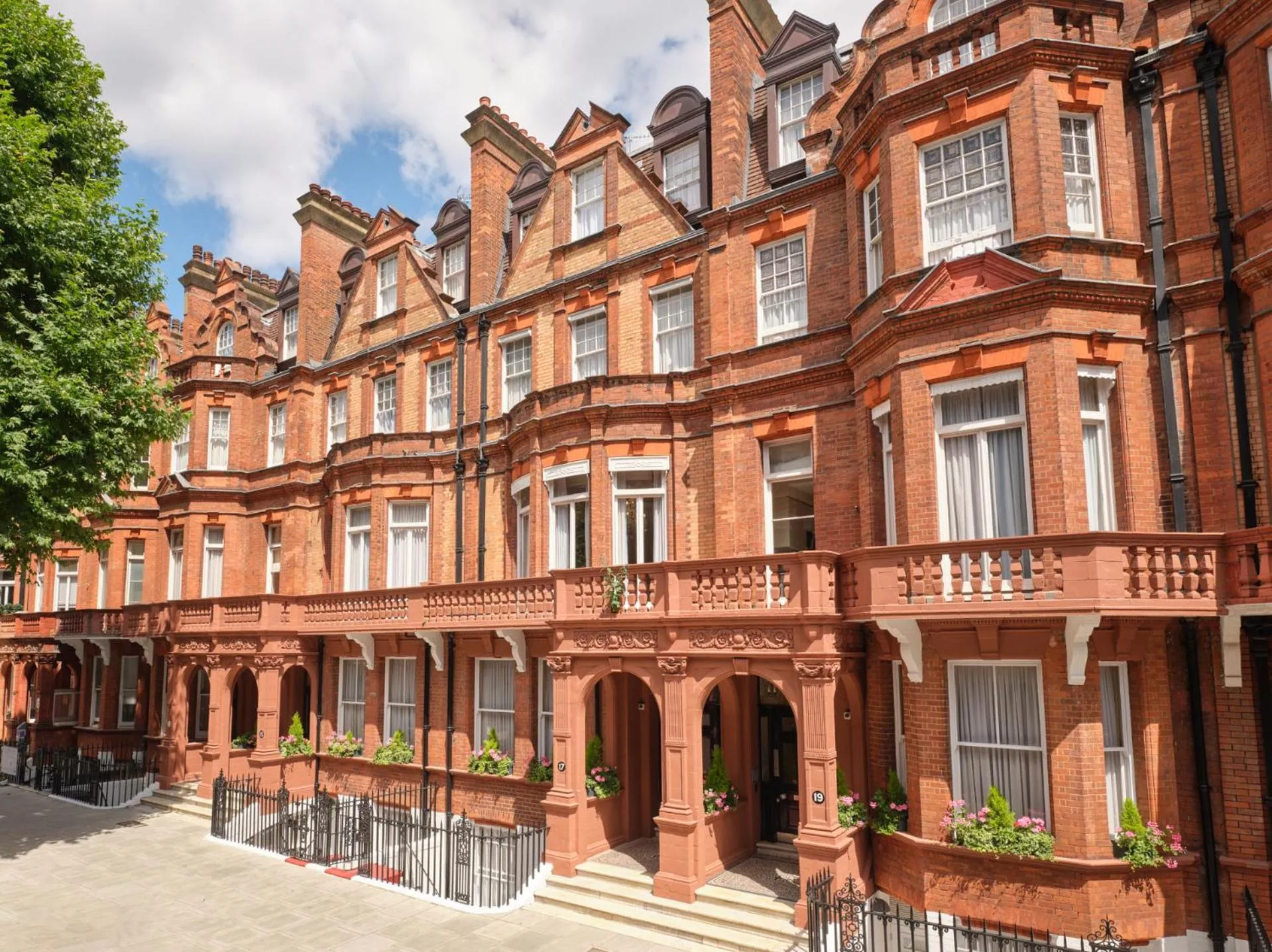 Facade/entrance in The Apartments by The Sloane Club