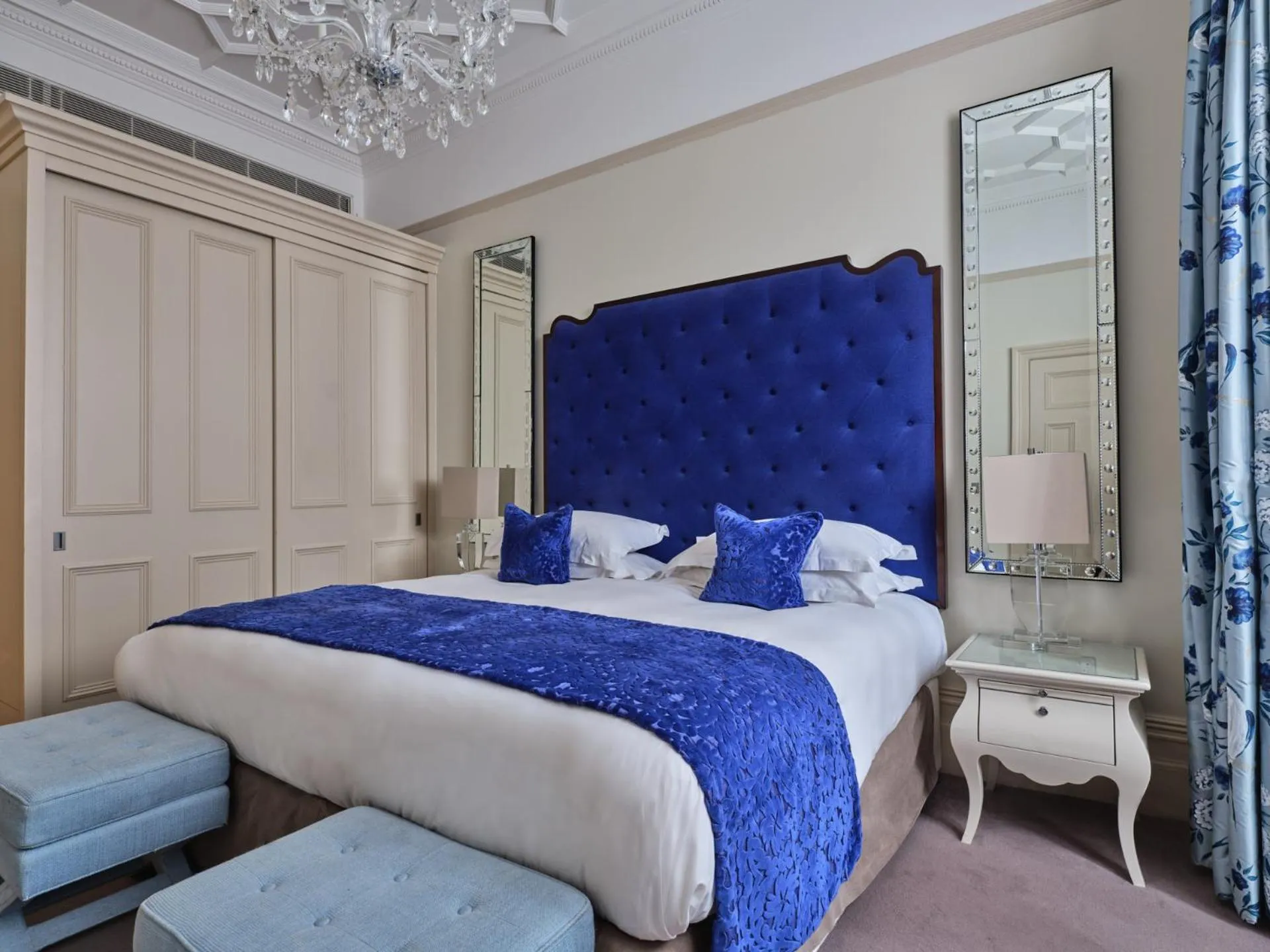 Bedroom, Bed in The Apartments by The Sloane Club