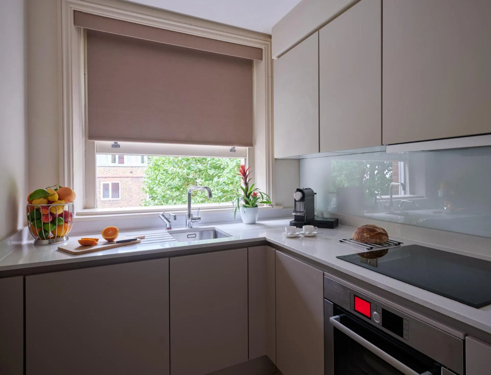 Kitchen or kitchenette in The Apartments by The Sloane Club