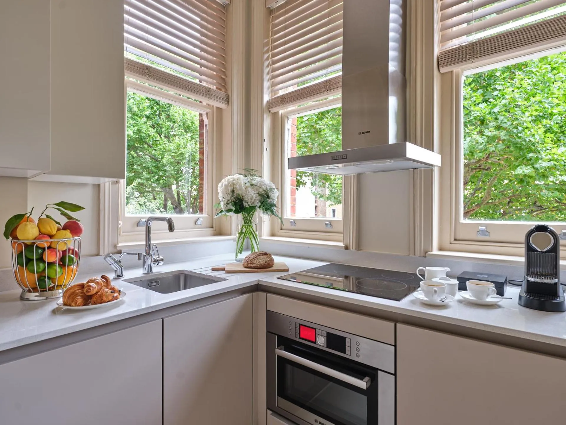 Kitchen or kitchenette in The Apartments by The Sloane Club