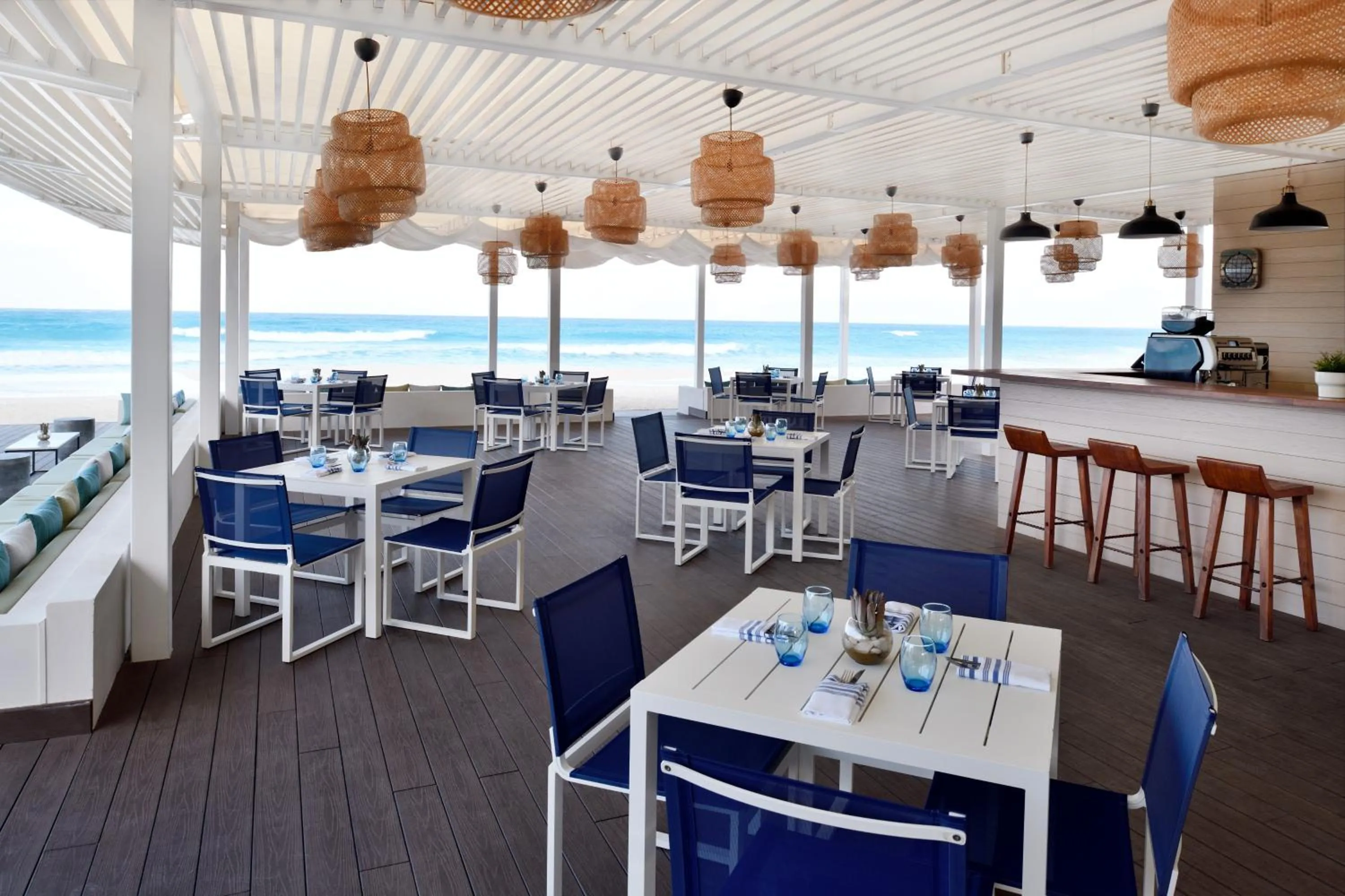 Restaurant/places to eat in Al Alamein Hotel