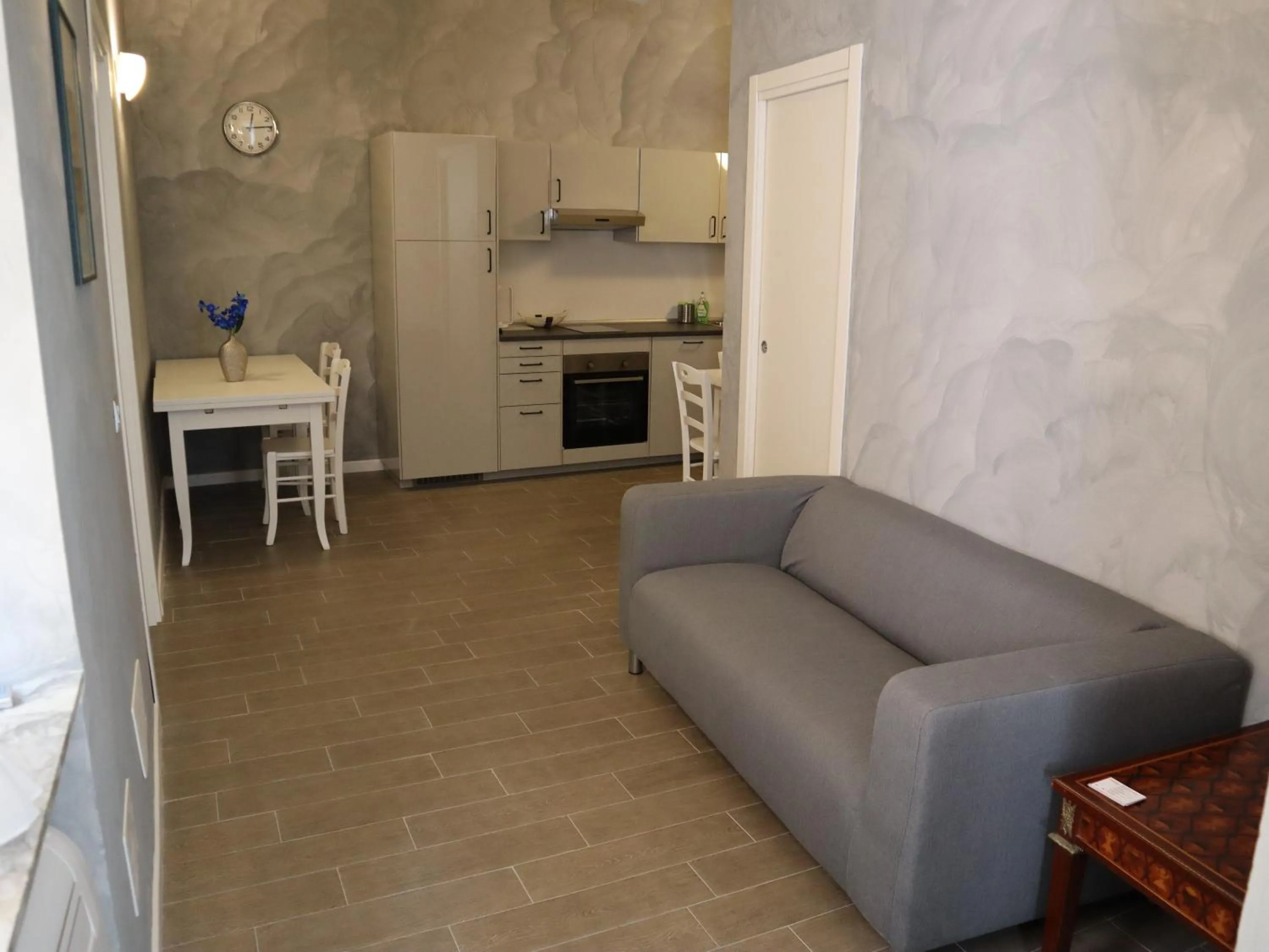 Communal lounge/ TV room in Top Floor Navona