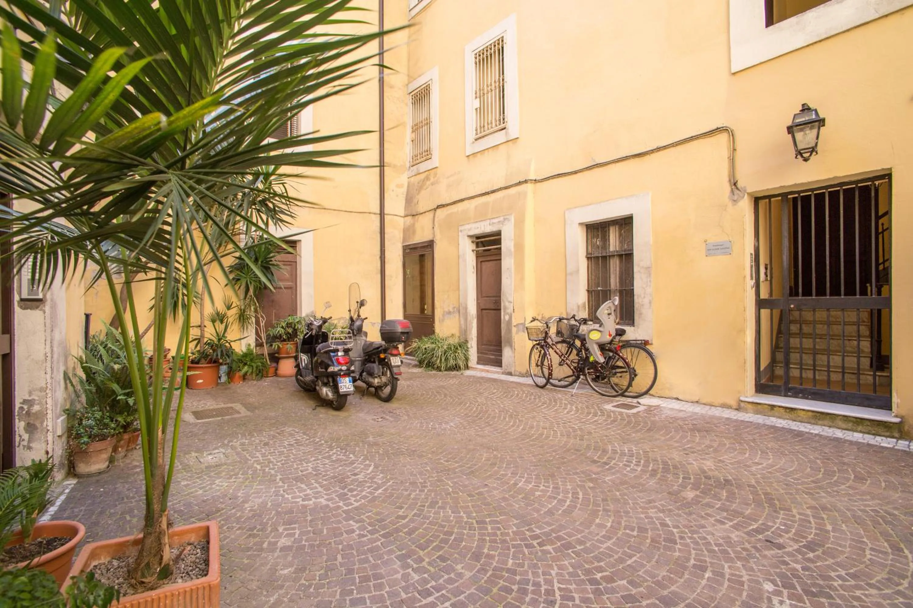 Property building in Top Floor Navona