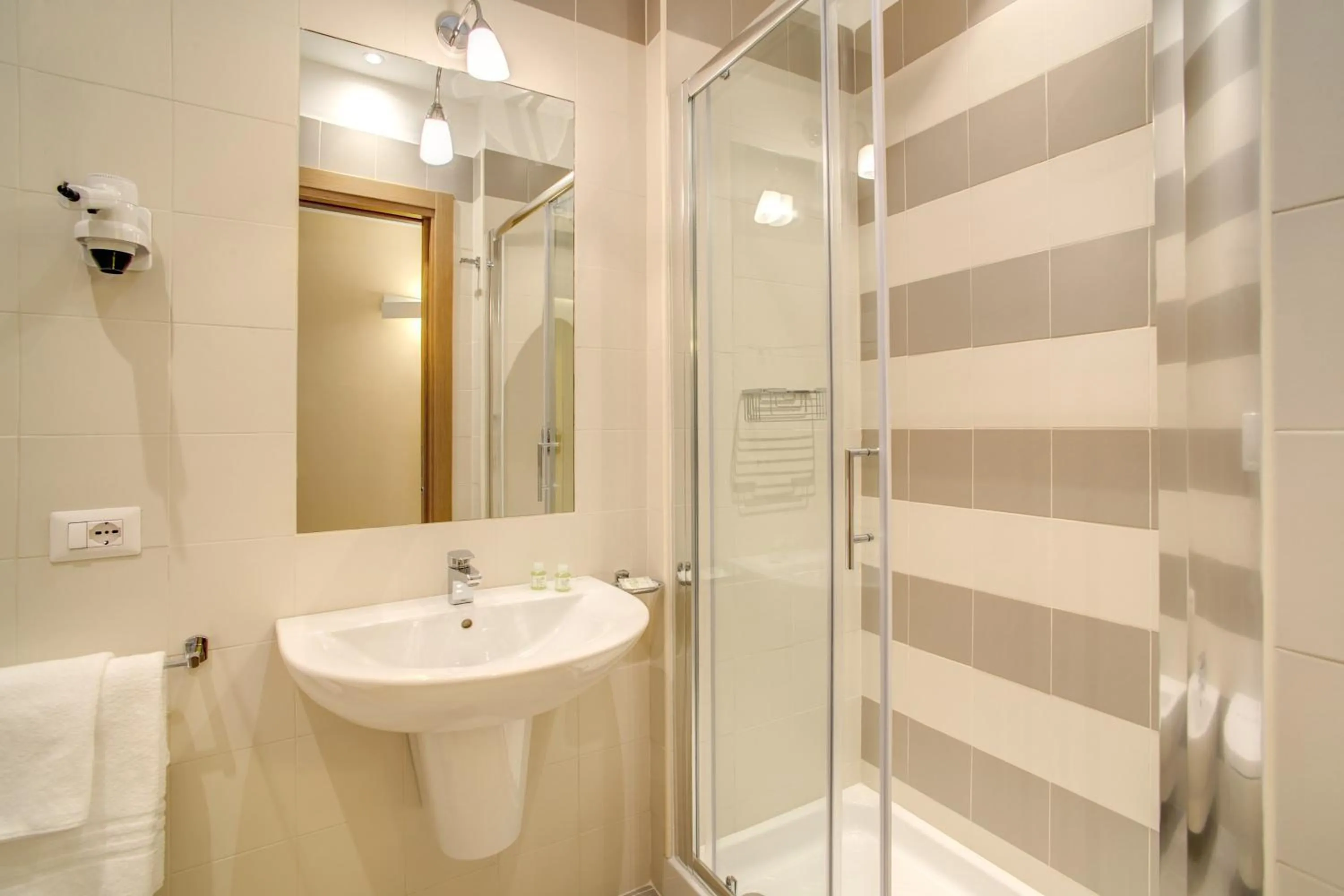 Bathroom in Top Floor Navona