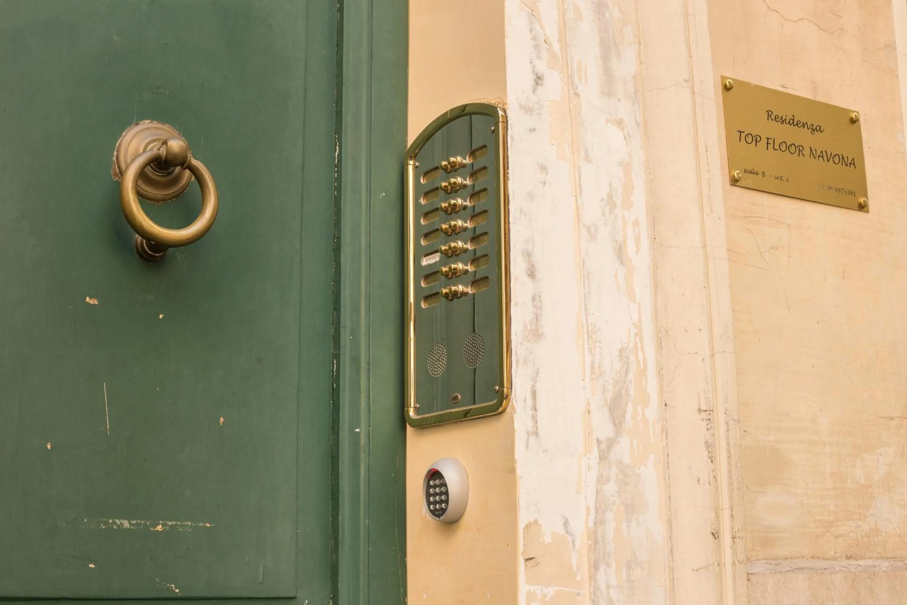 Facade/entrance in Top Floor Navona