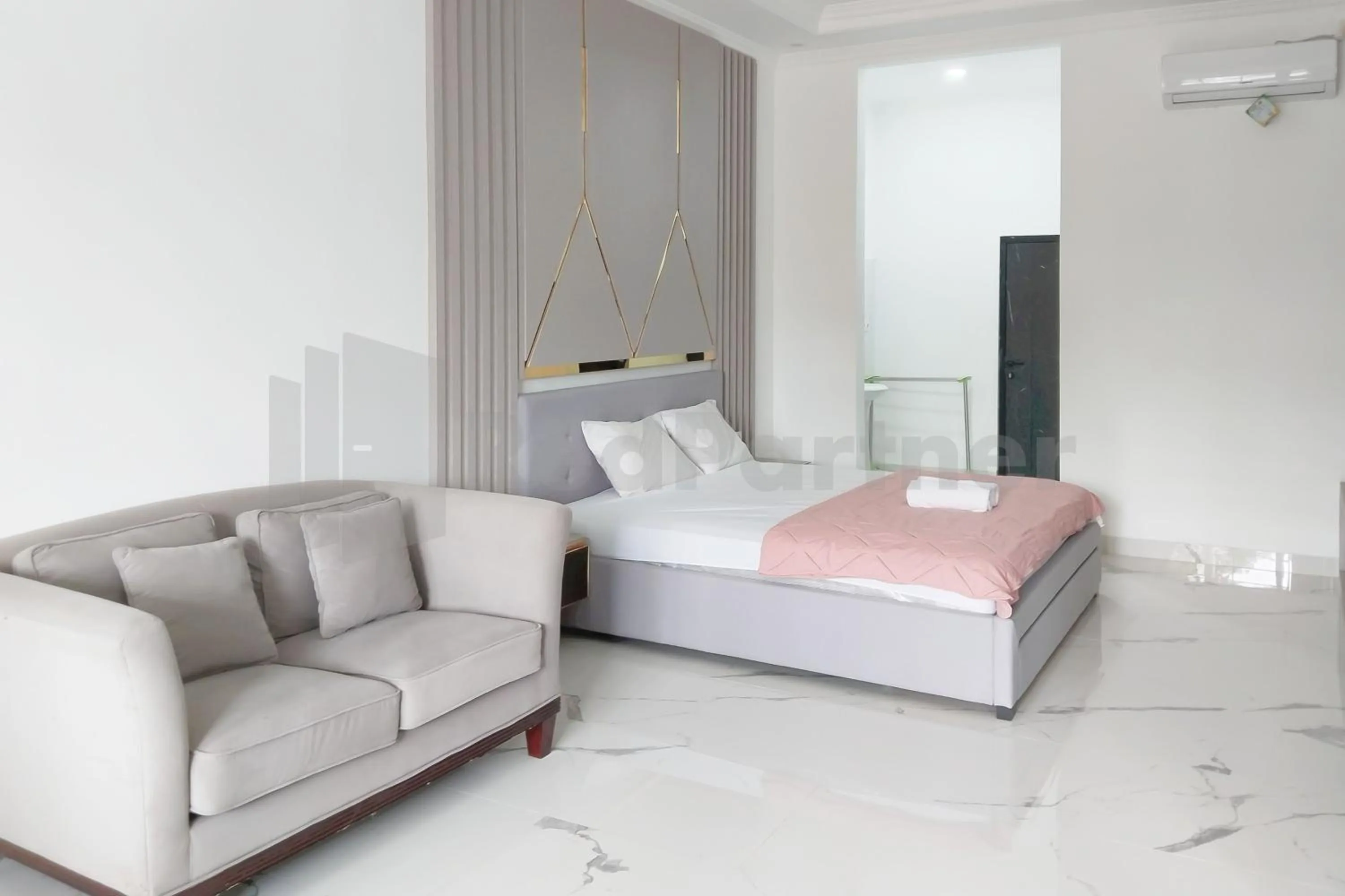 Bedroom, Bed in Khayrizsan Premium Mitra RedDoorz