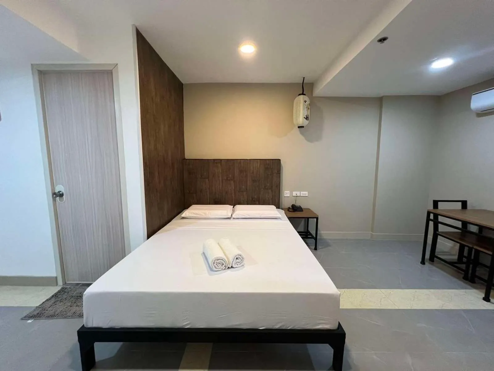 Bedroom, Bed in Maine City Residences Tramo