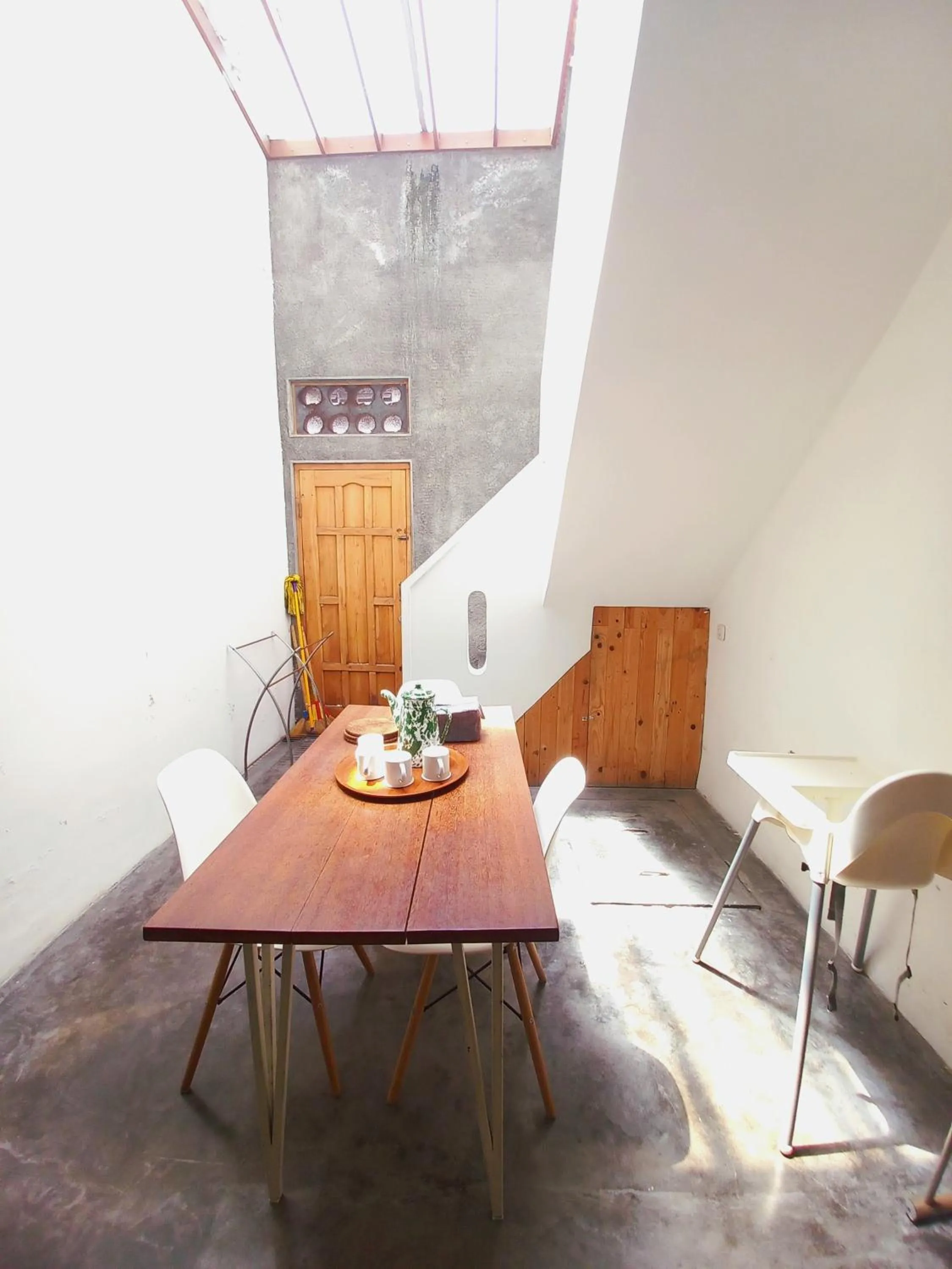 Dining area in Homestay Jogja Rumah Obit By Simply Homy