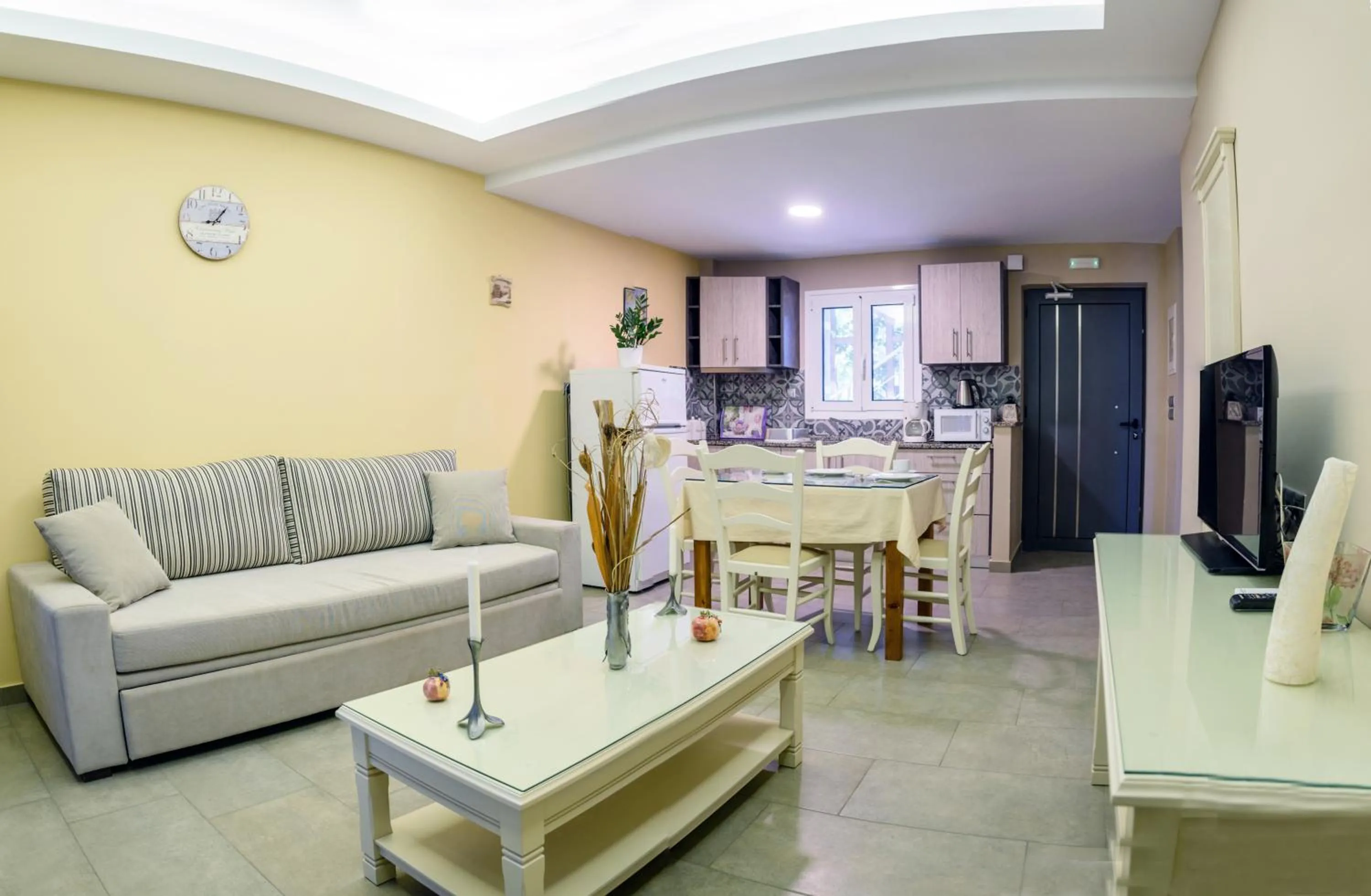 Living room in Ionion Beach Apartment Hotel & Spa