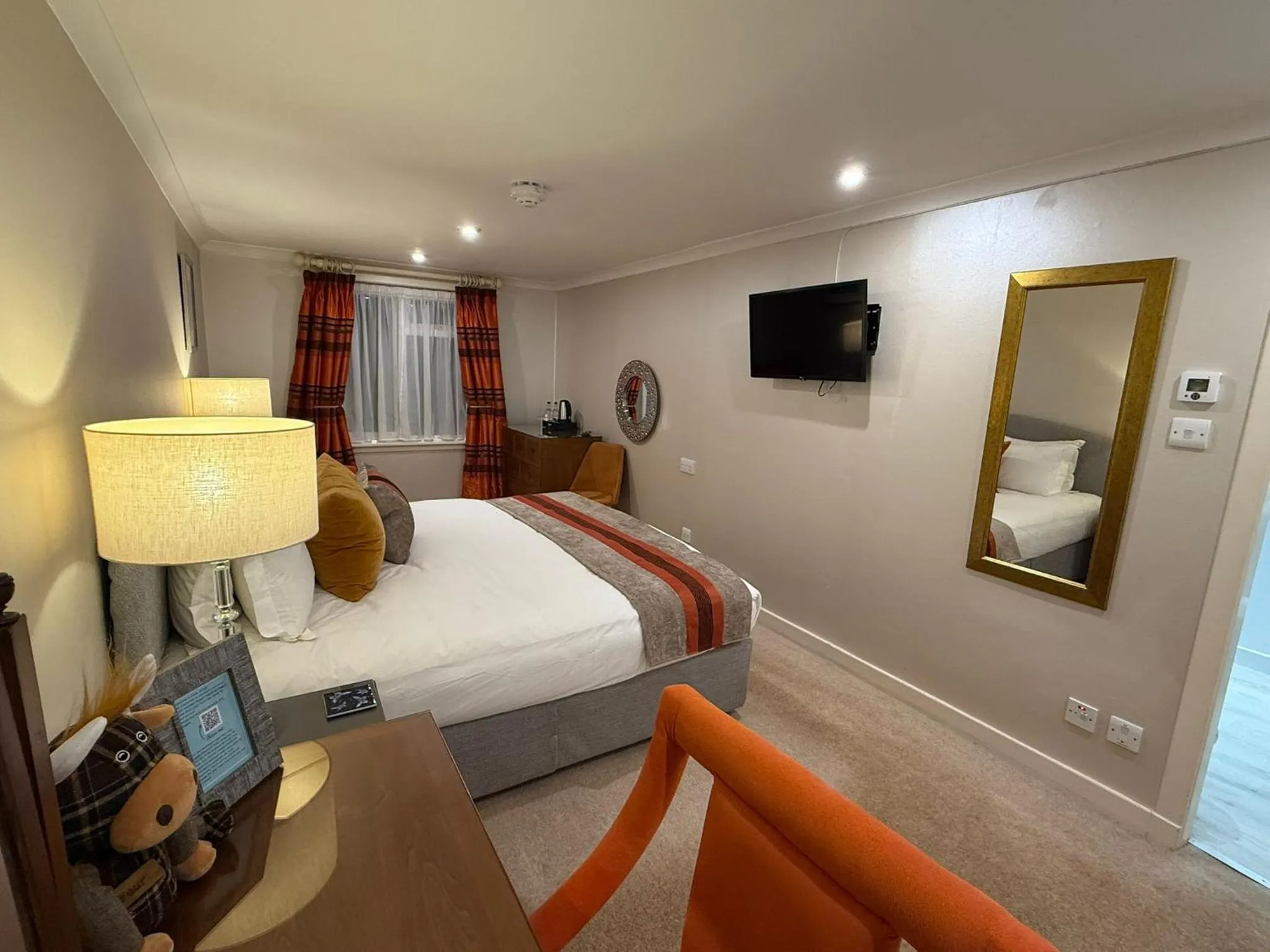 Bedroom, Bed in The Airds Hotel and Restaurant