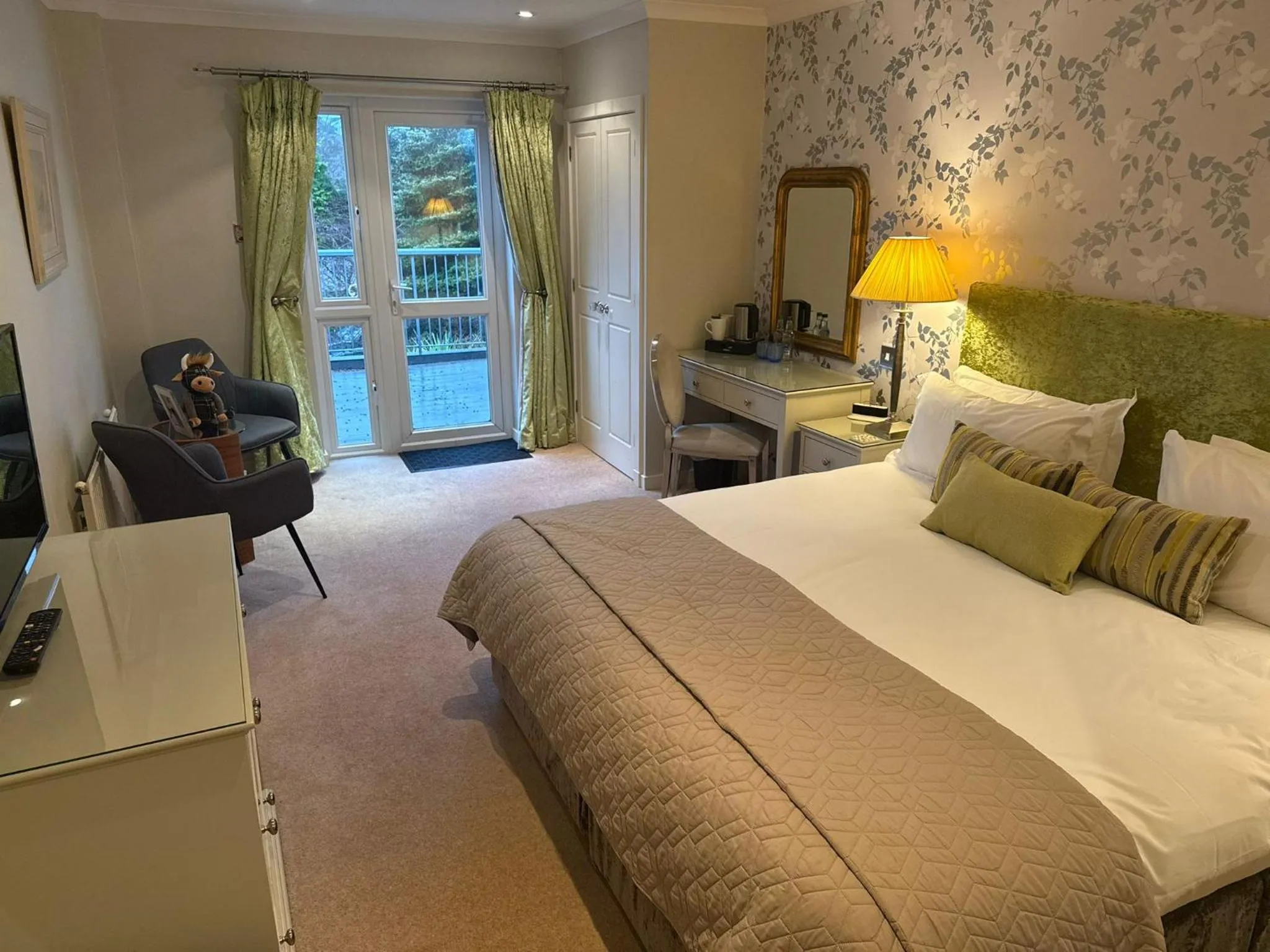 Bedroom, Bed in The Airds Hotel and Restaurant