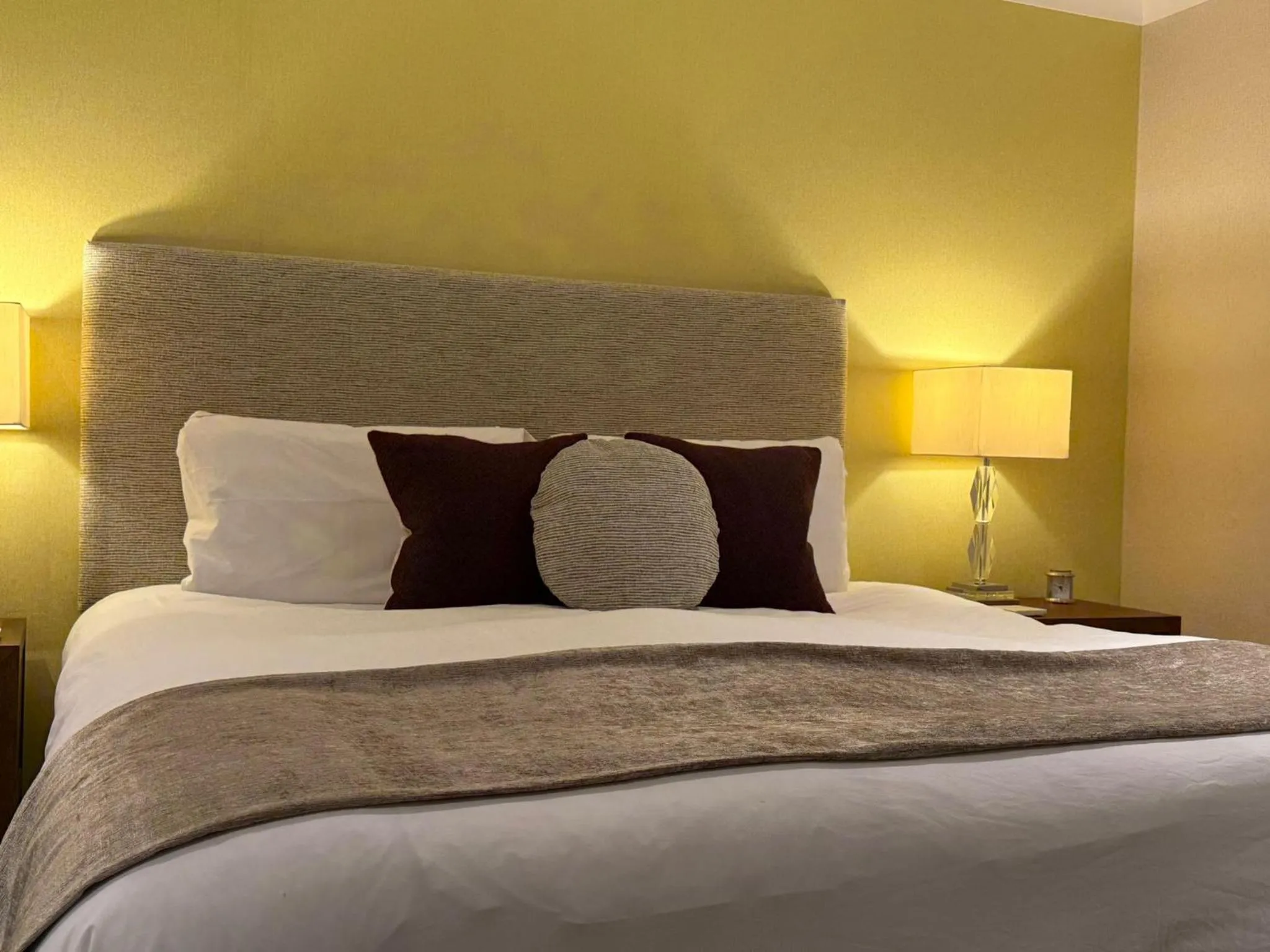 Bedroom, Bed in The Airds Hotel and Restaurant