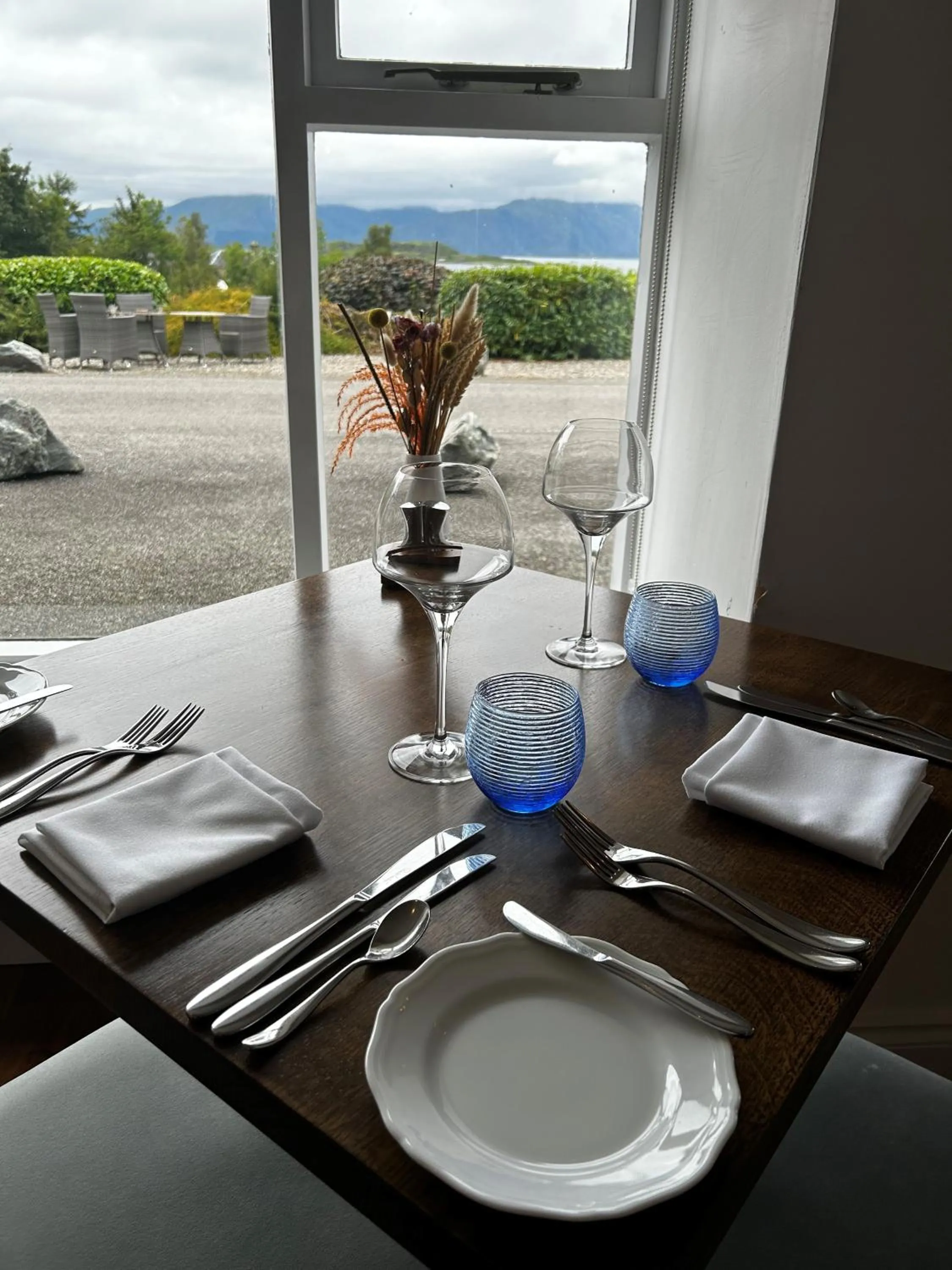 Restaurant/places to eat in The Airds Hotel and Restaurant