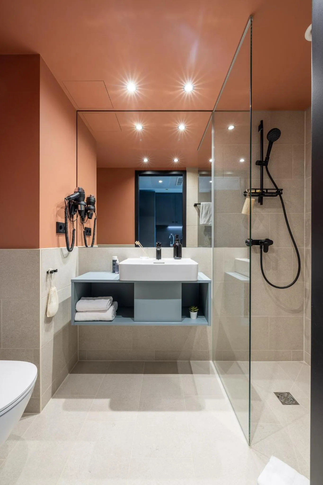 Shower in The Base Munich