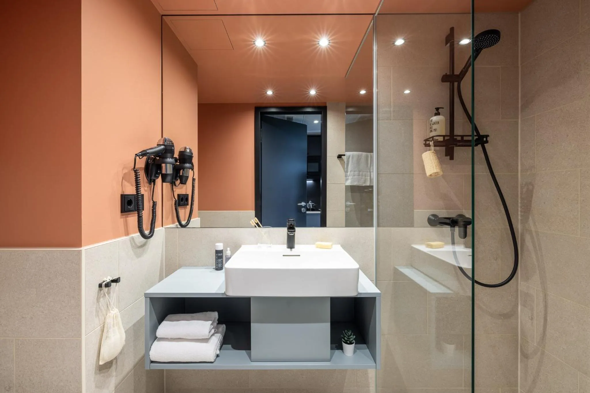 Shower in The Base Munich