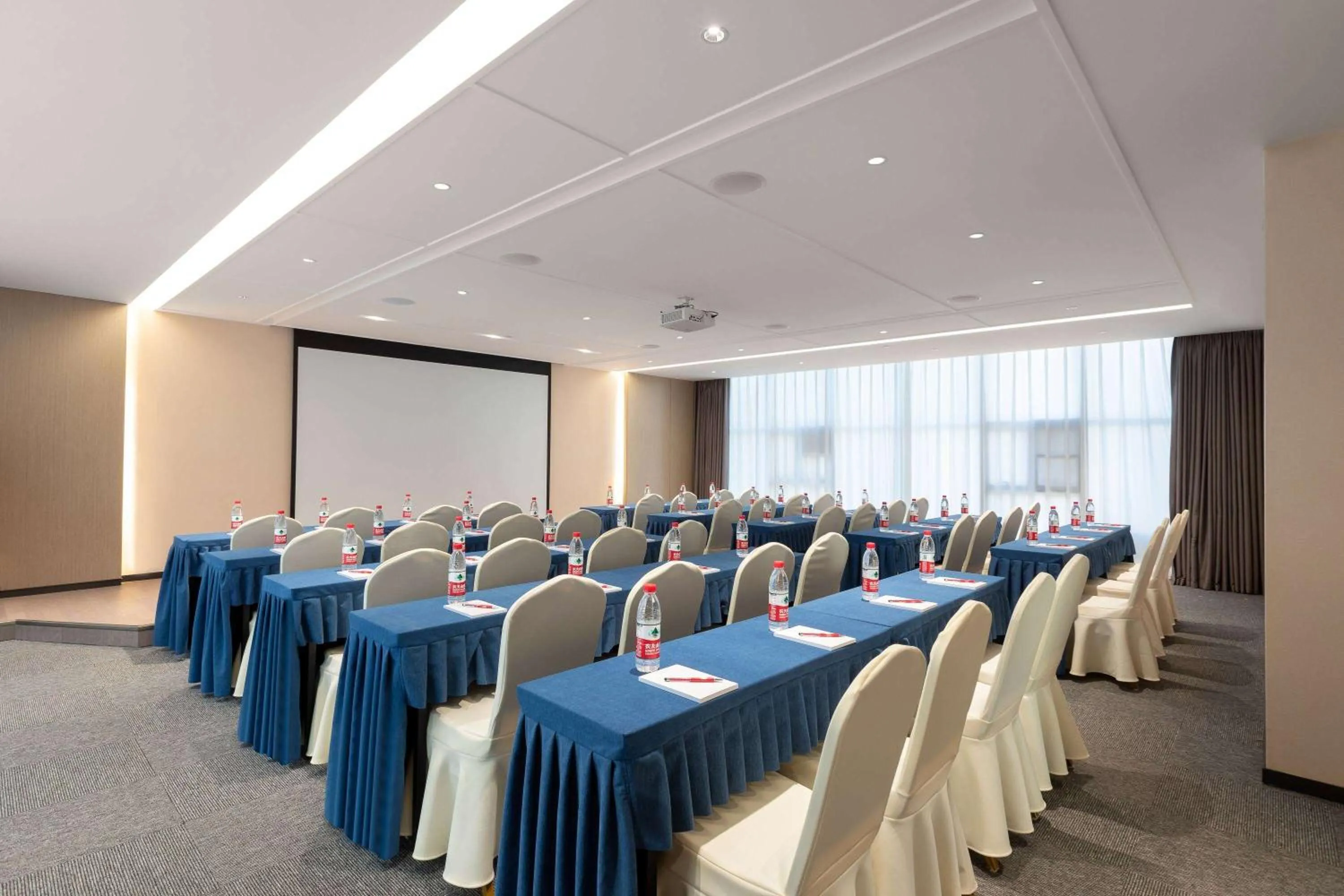 Meeting/conference room in Ramada by Wyndham Honghe Kaiyuan