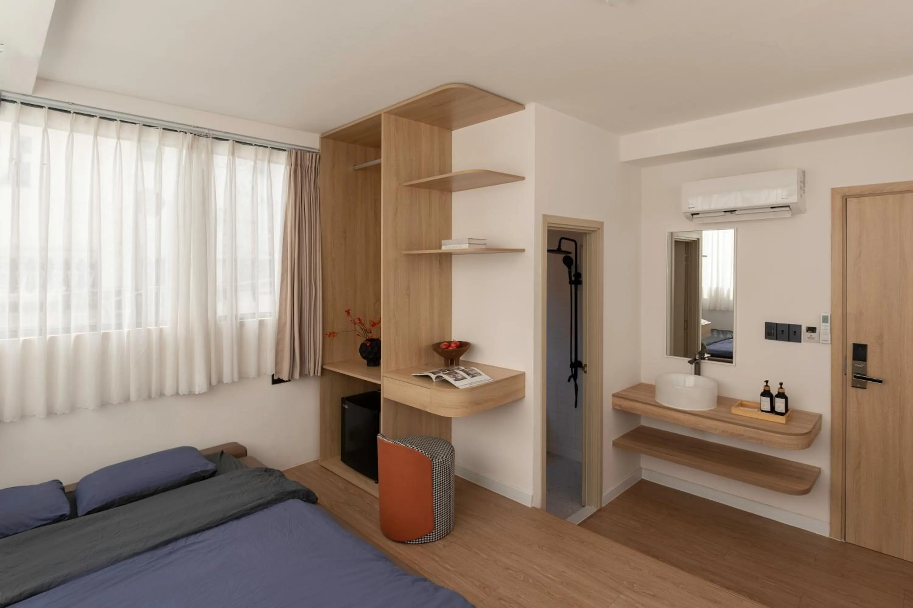 hair dryier, Bed in Zeus Living - City Central