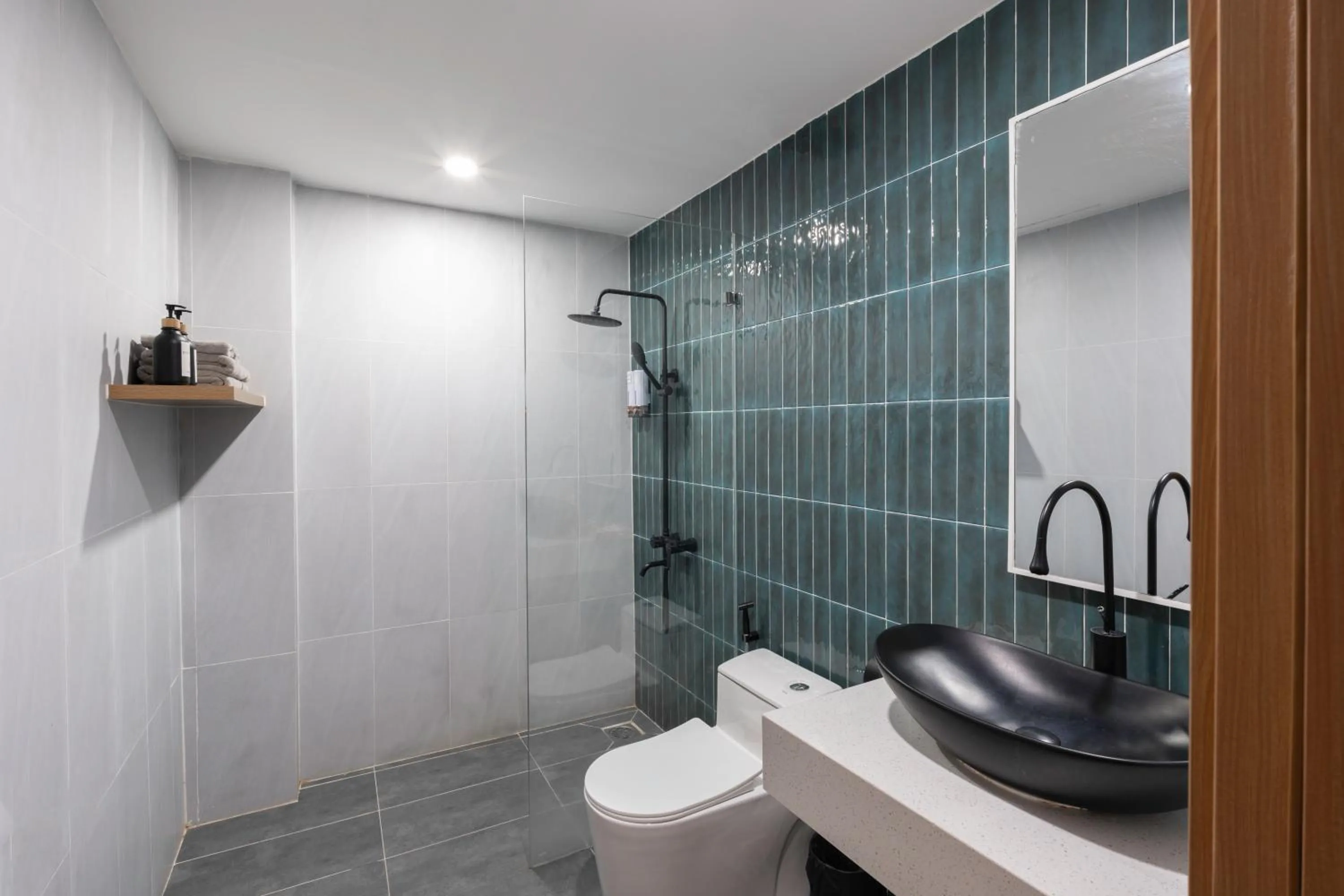 Shower in Zeus Living - City Central