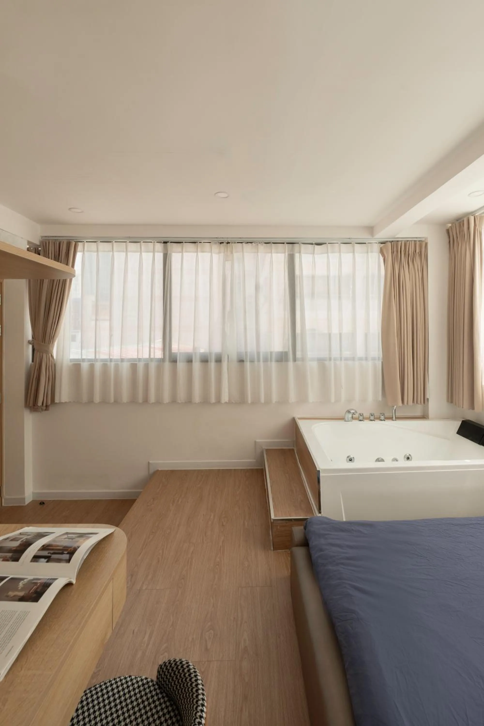 Quiet street view, Bed in Zeus Living - City Central