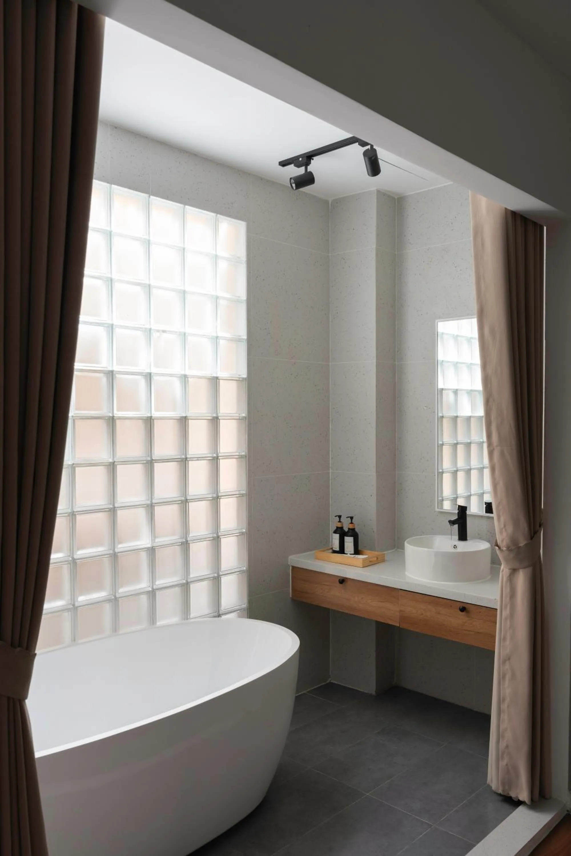 Property building in Zeus Living - City Central