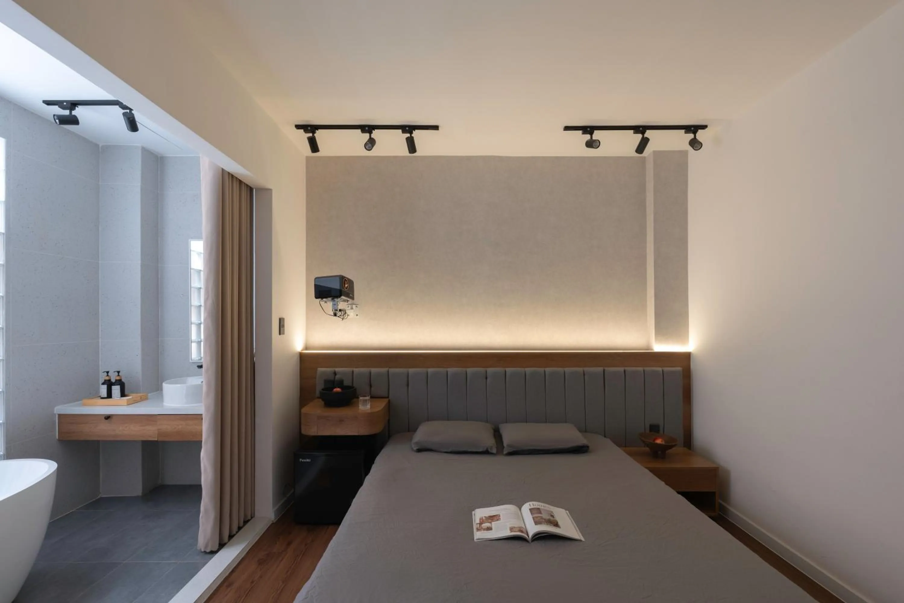 Property building, Bed in Zeus Living - City Central