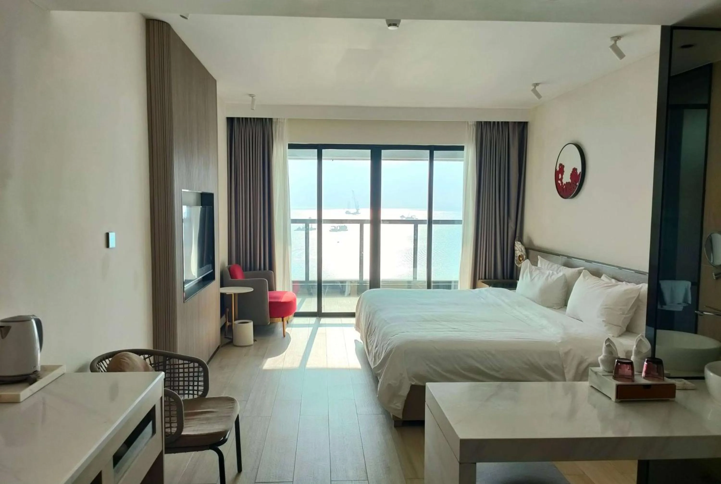 Photo of the whole room in Ramada by Wyndham Huizhou Double Moon Bay