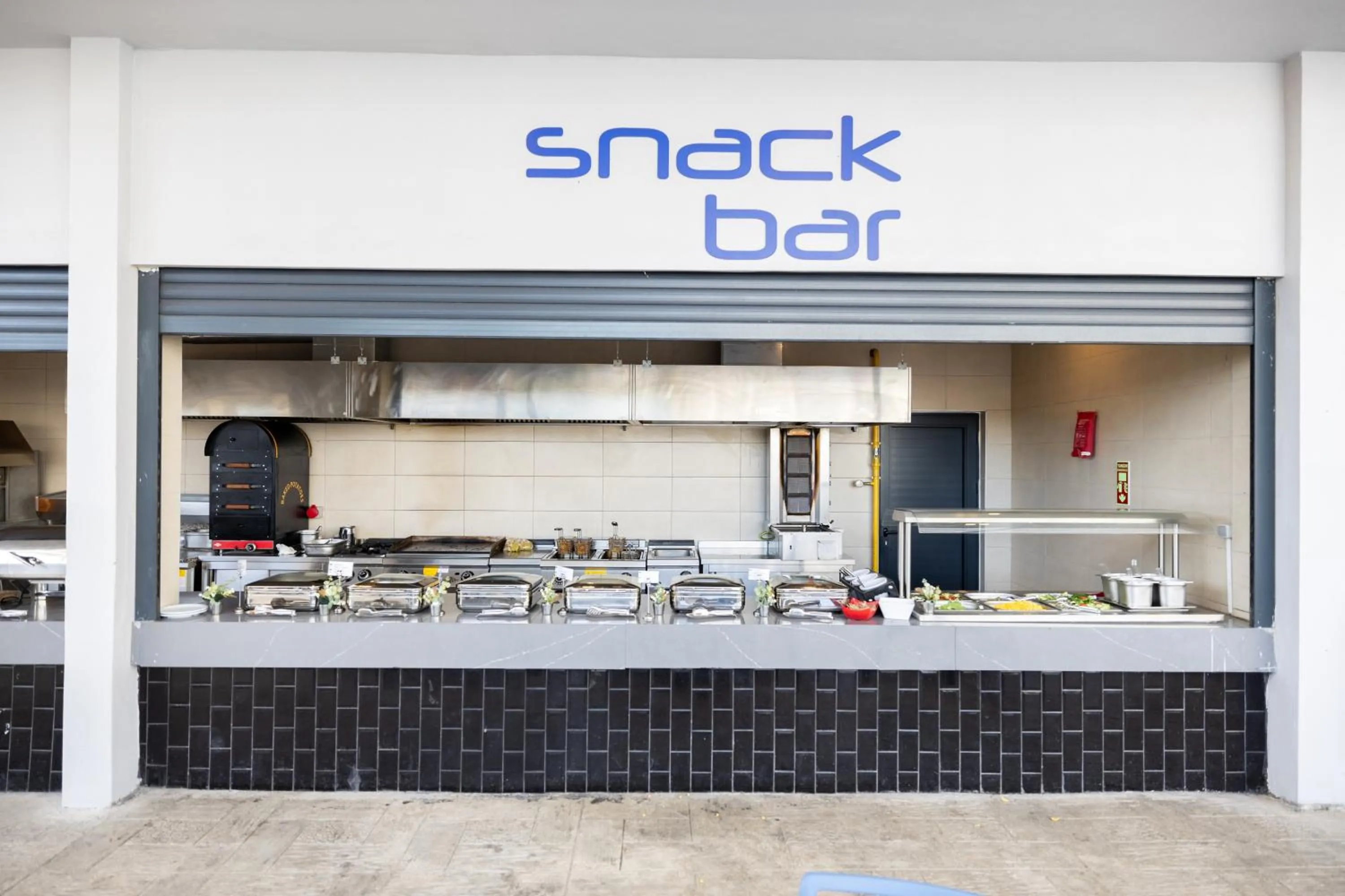 Kitchen or kitchenette in Side Moon Palace Hotel