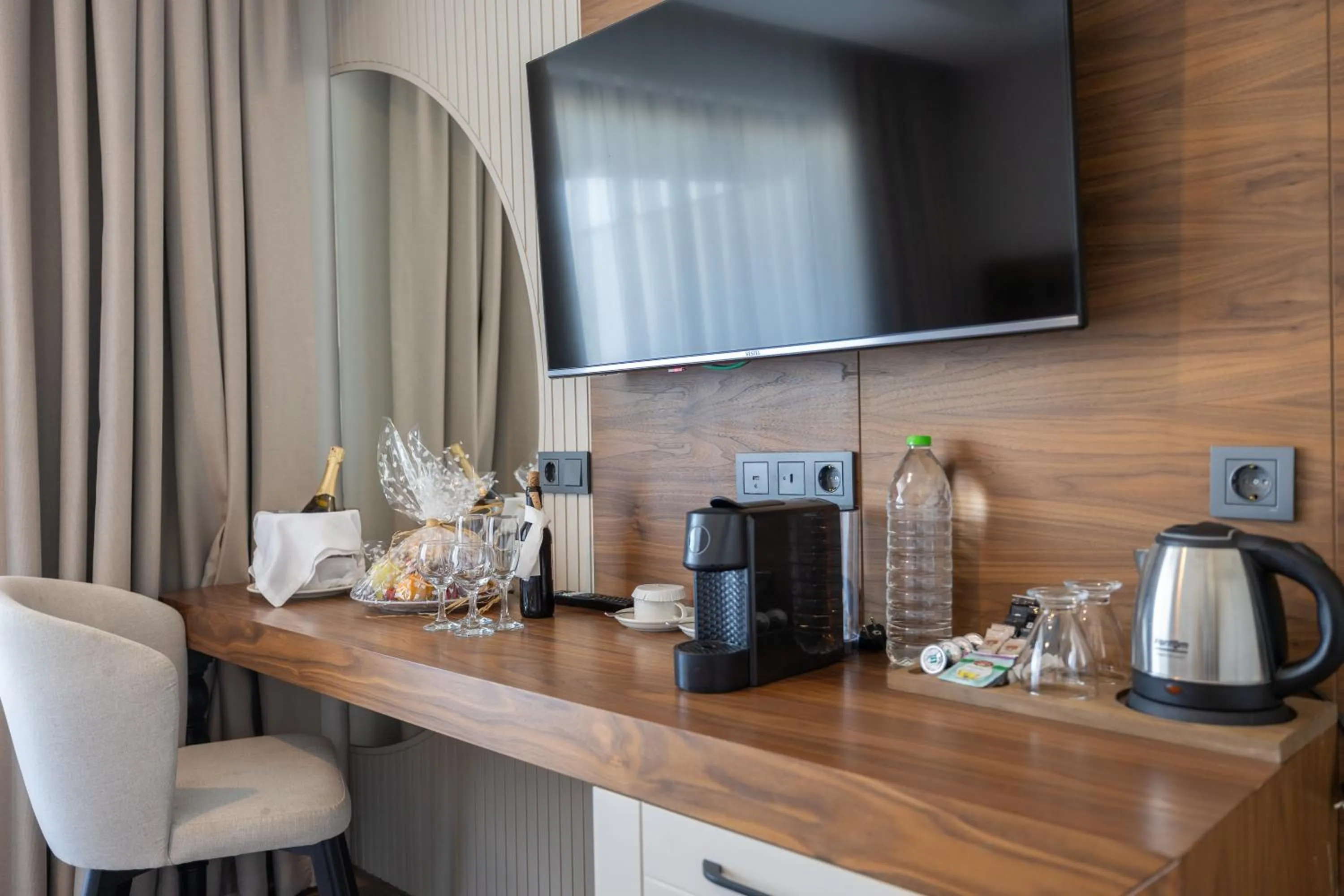 TV and multimedia in SIDE MOON PALACE