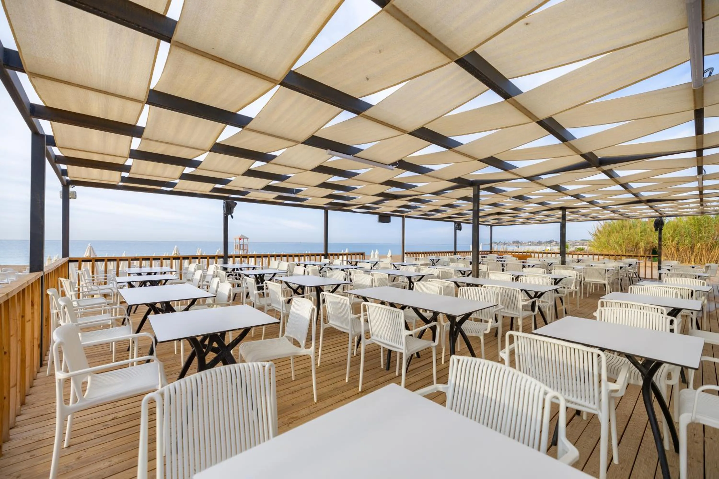 Restaurant/places to eat in Side Moon Palace Hotel