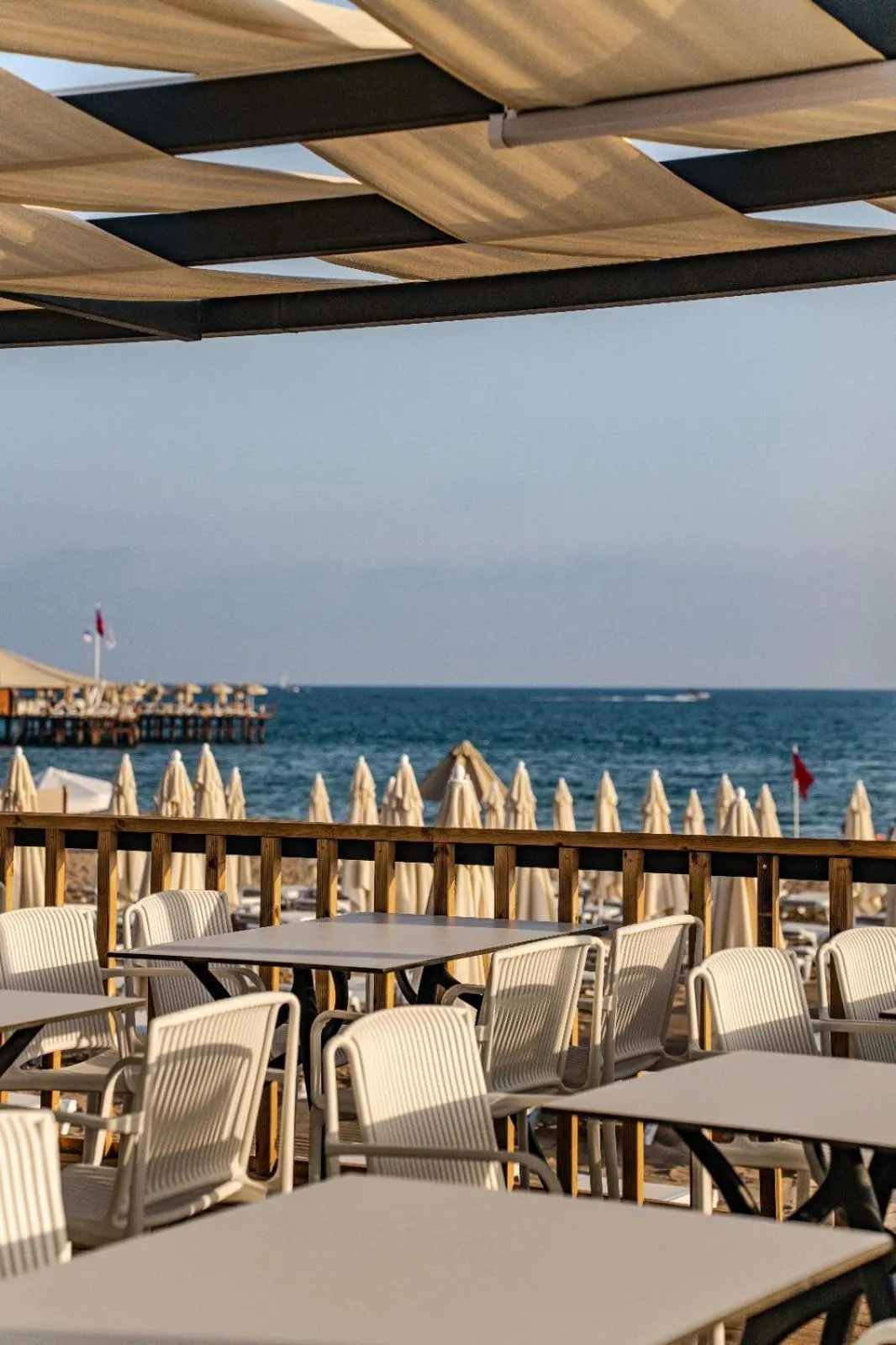 Restaurant/places to eat in SIDE MOON PALACE