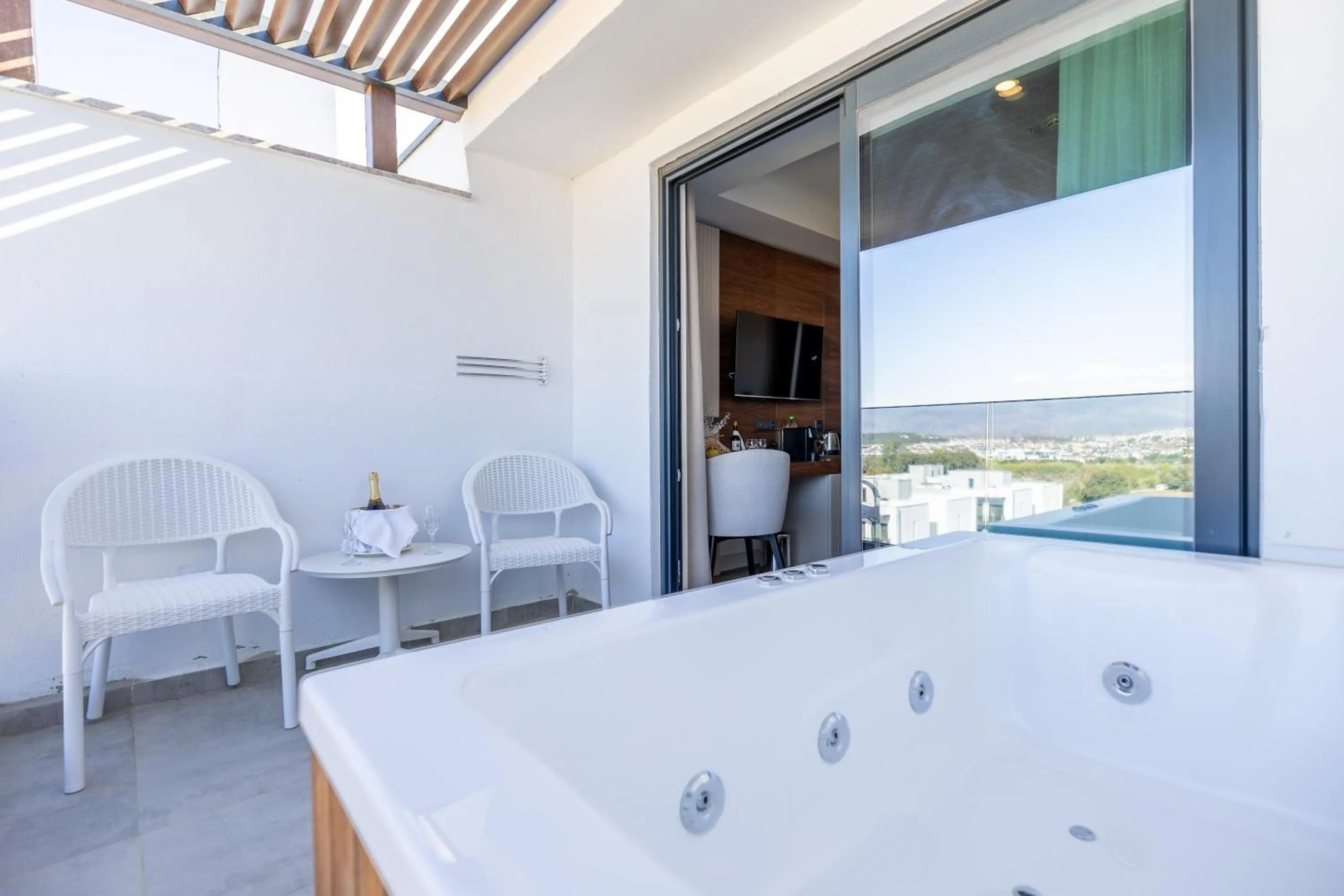 Hot Tub in Side Moon Palace Hotel