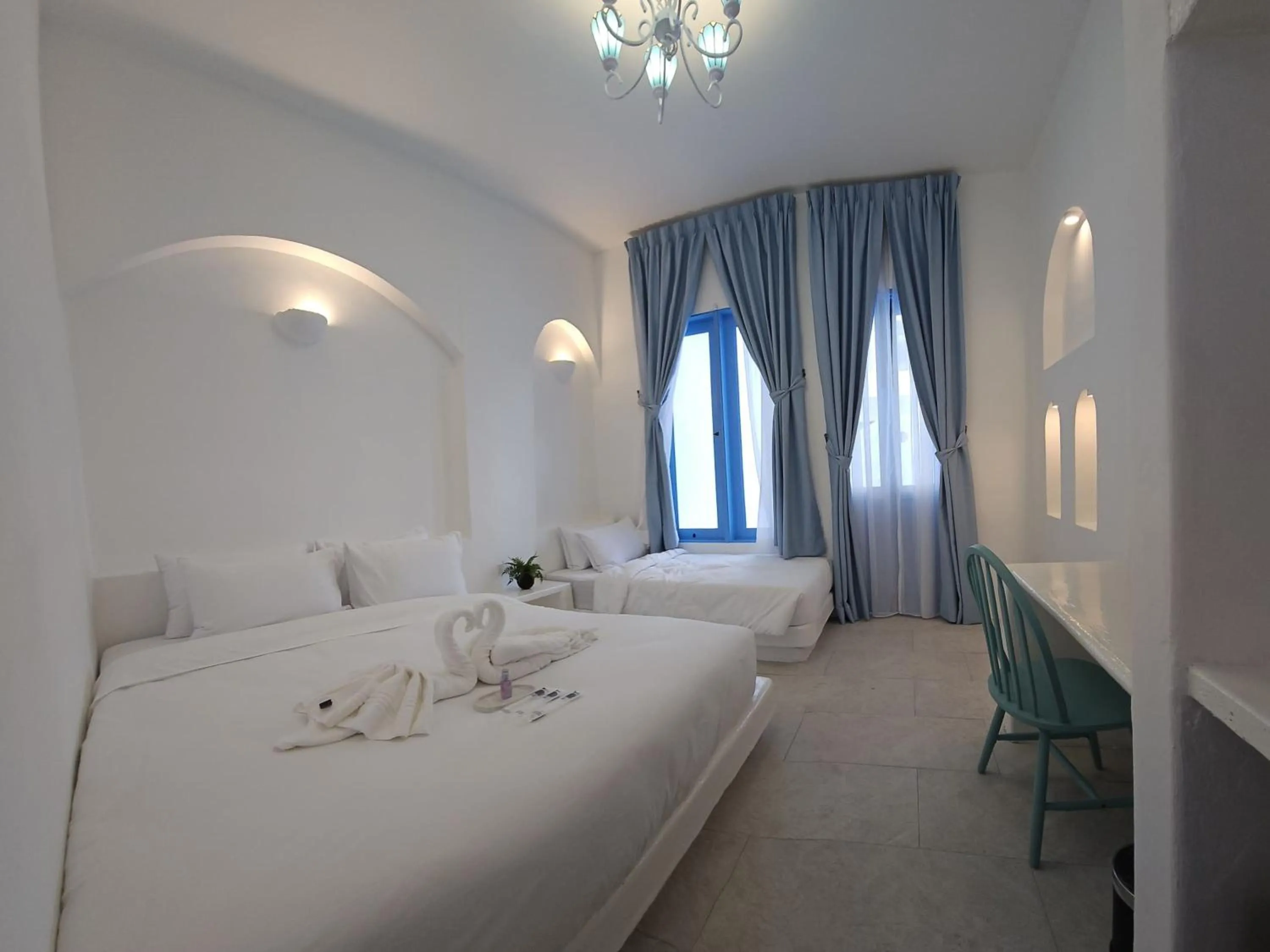 Bed in Ipoh Santorini Hideaway - Hotel Inspired