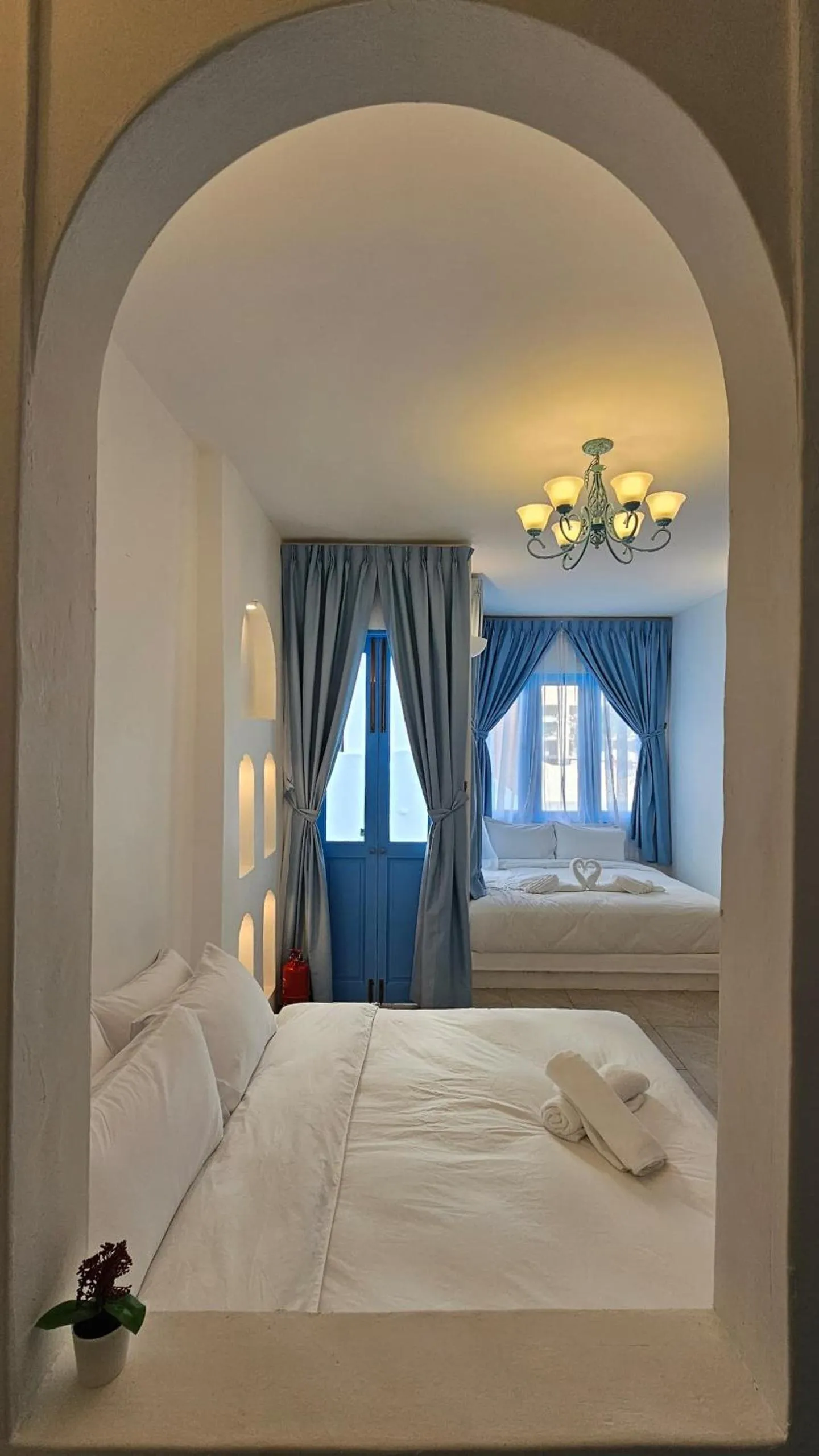 Bed in Ipoh Santorini Hideaway - Hotel Inspired