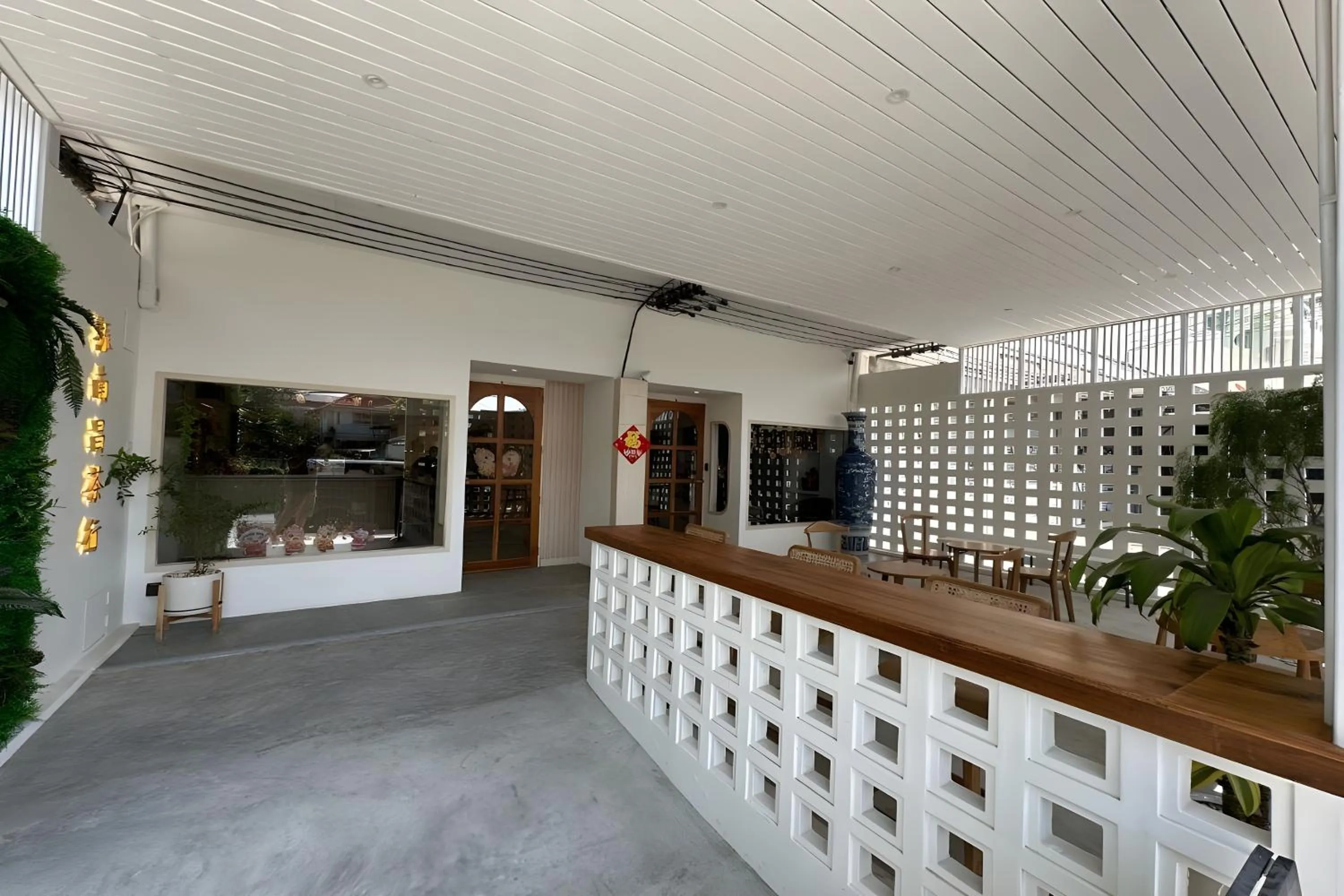 Property building in Zhennan Teabar Hotel