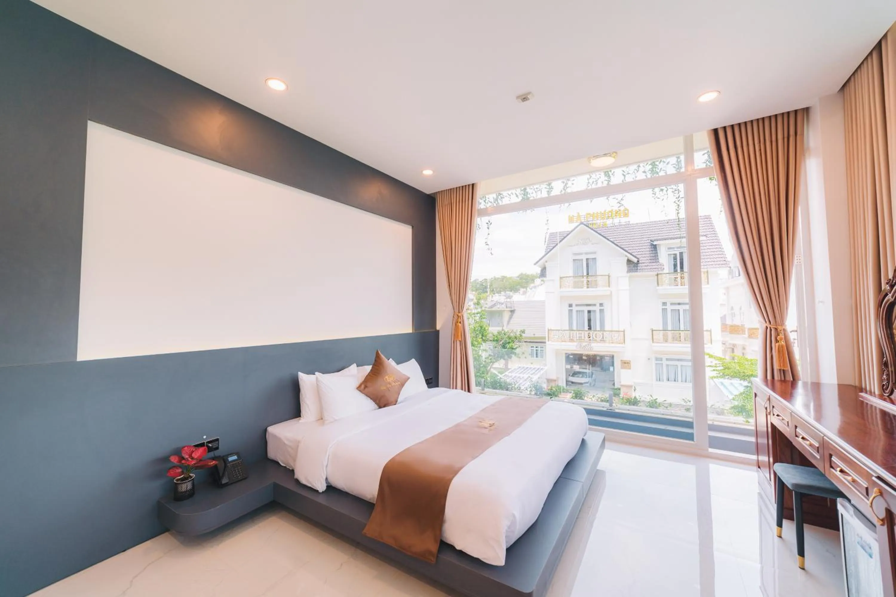 Bed in Quy Tai Premium Hotel