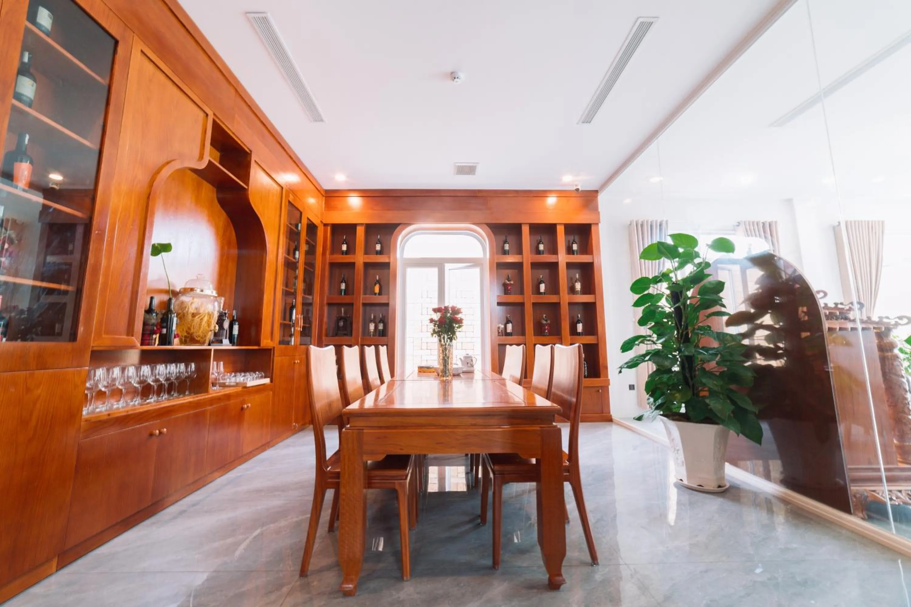 Restaurant/places to eat in Quy Tai Premium Hotel